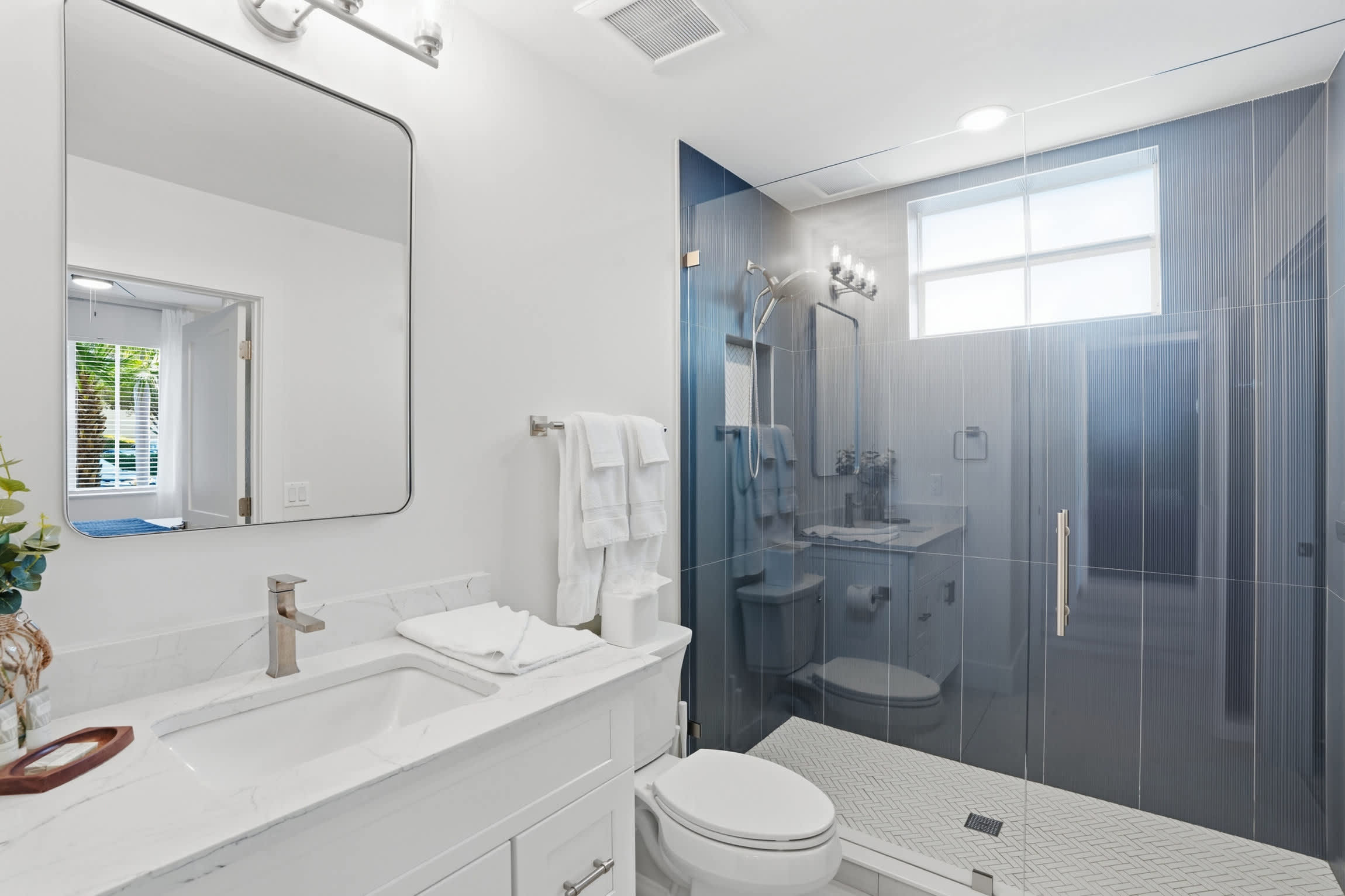 216 Luxury Remodeled Sleep 6 End Unit | Photo 28