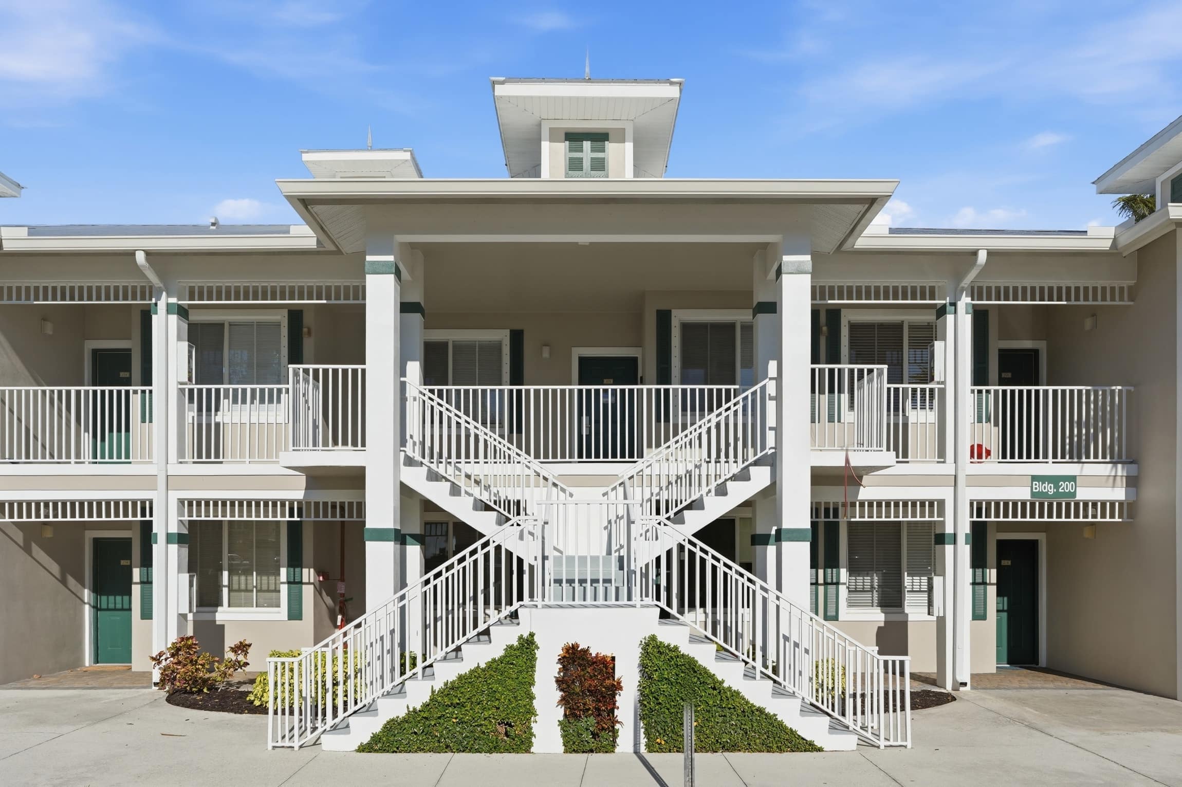 215 First Floor Sleeps 4 Landscape View | Photo 9