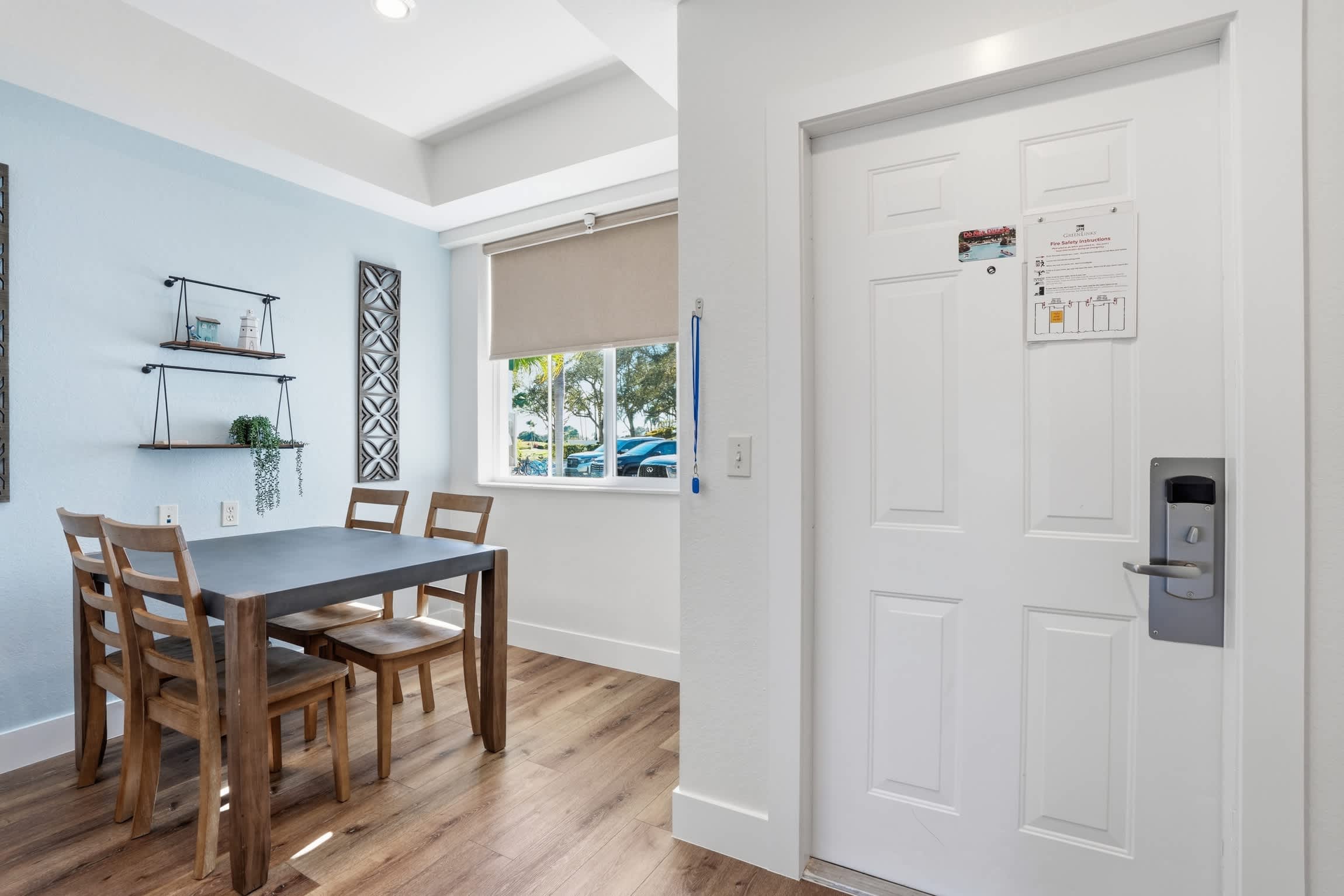 215 First Floor Sleeps 4 Landscape View | Photo 10