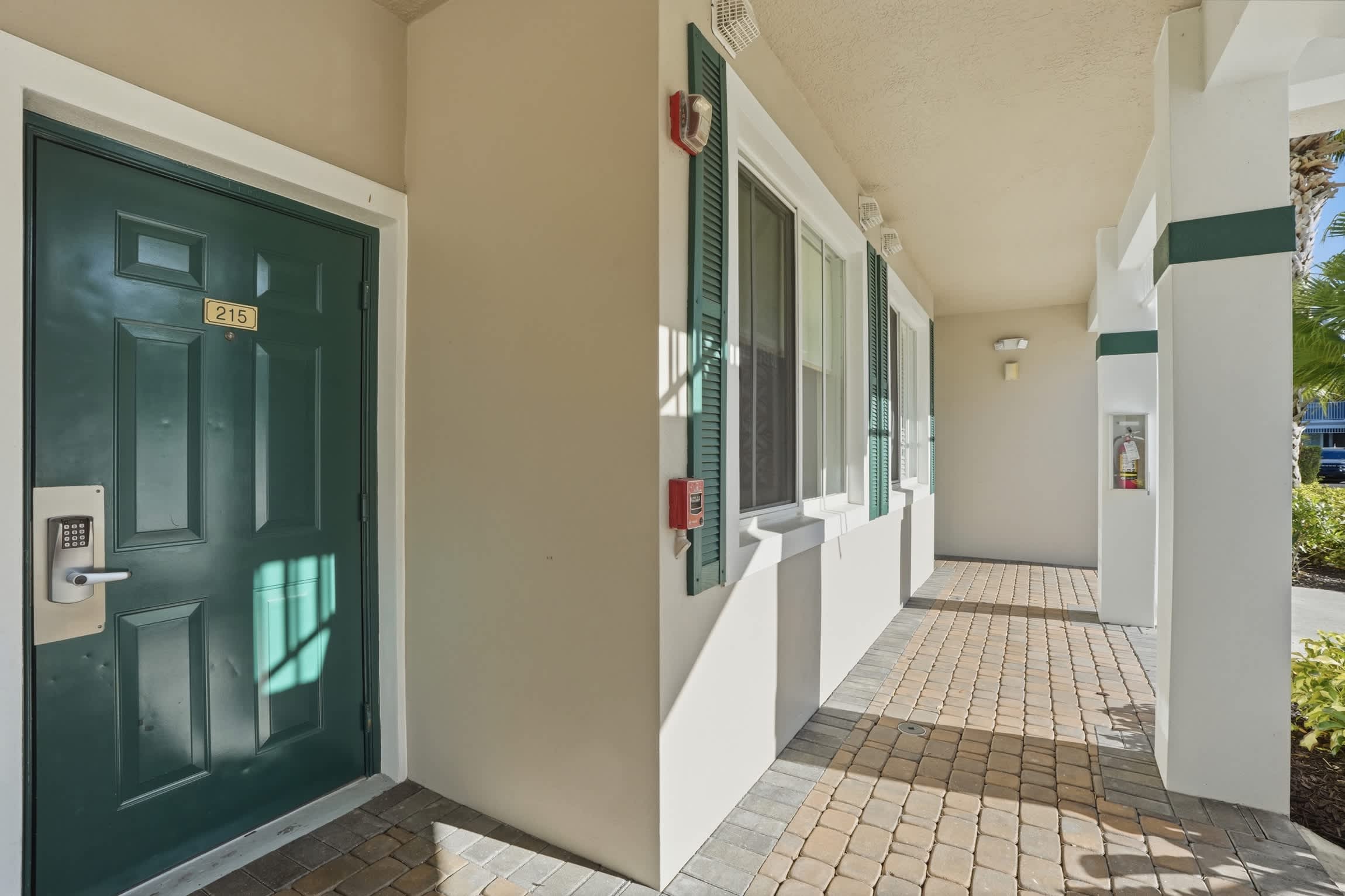 215 First Floor Sleeps 4 Landscape View | Photo 8