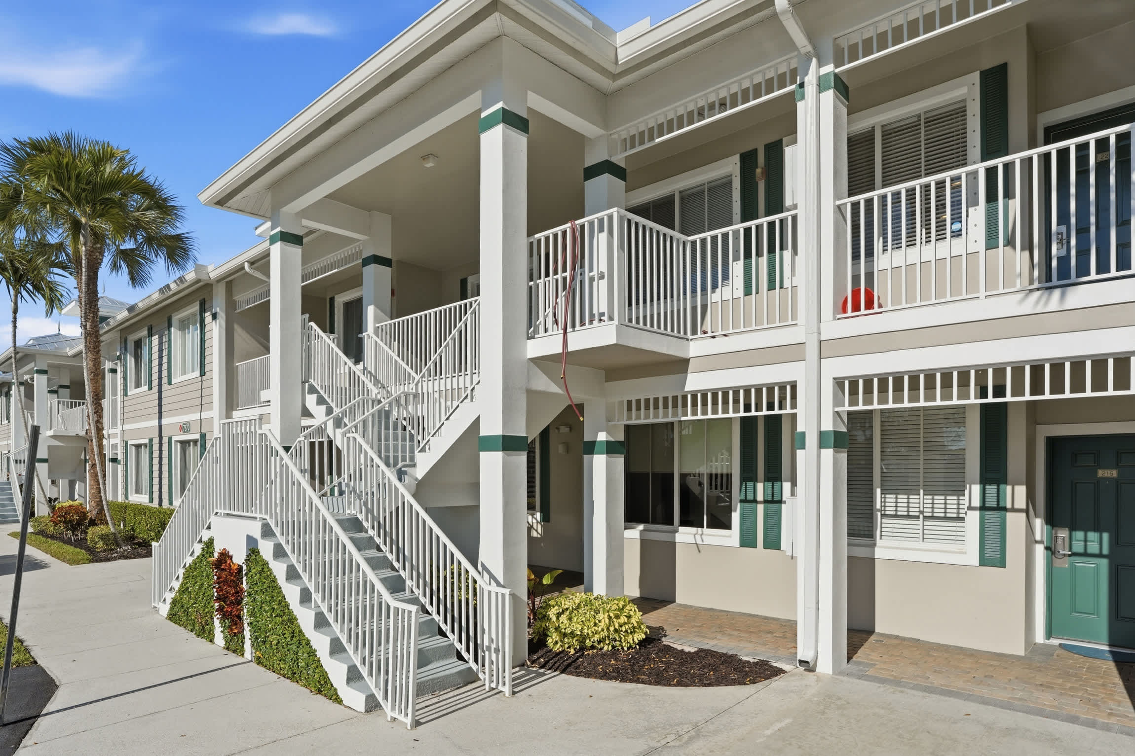 215 First Floor Sleeps 4 Landscape View | Photo 32