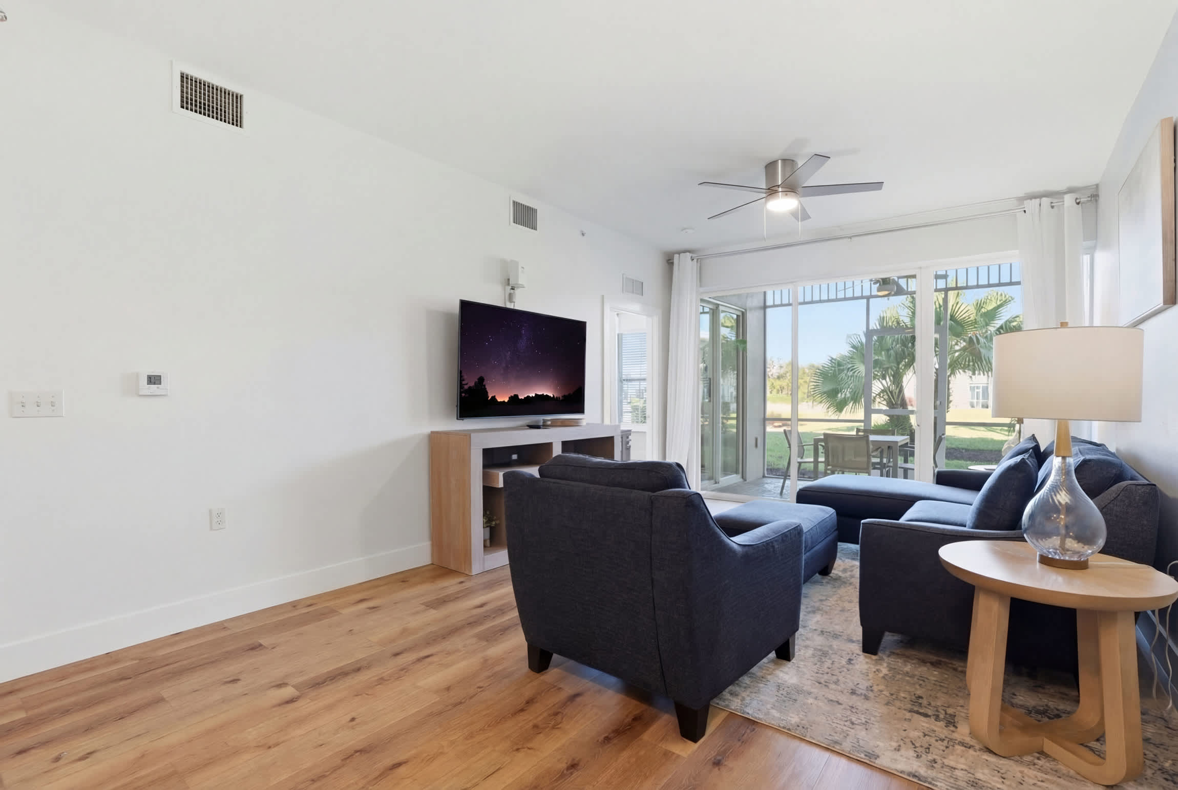 215 First Floor Sleeps 4 Landscape View | Photo 18