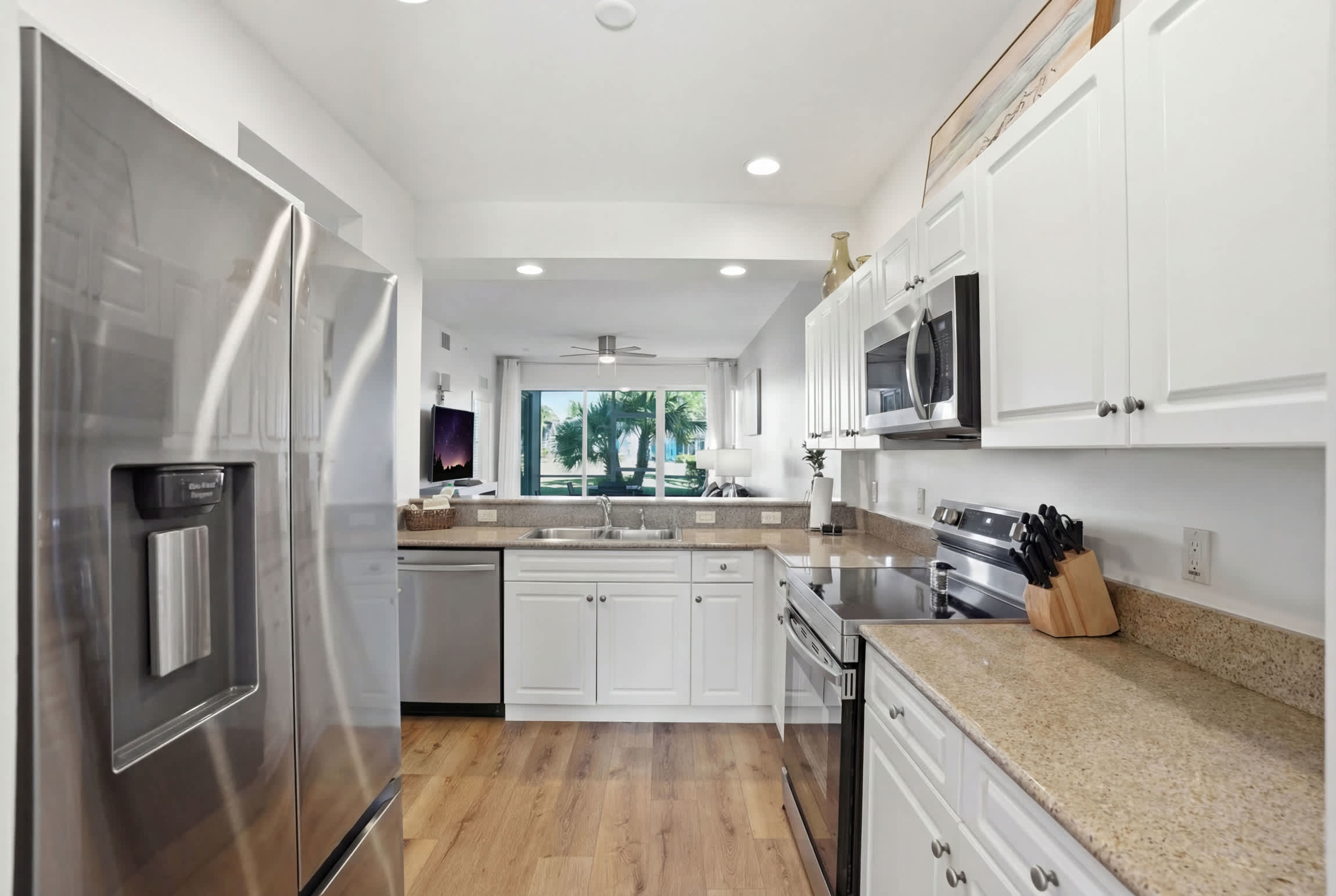 215 First Floor Sleeps 4 Landscape View | Photo 12