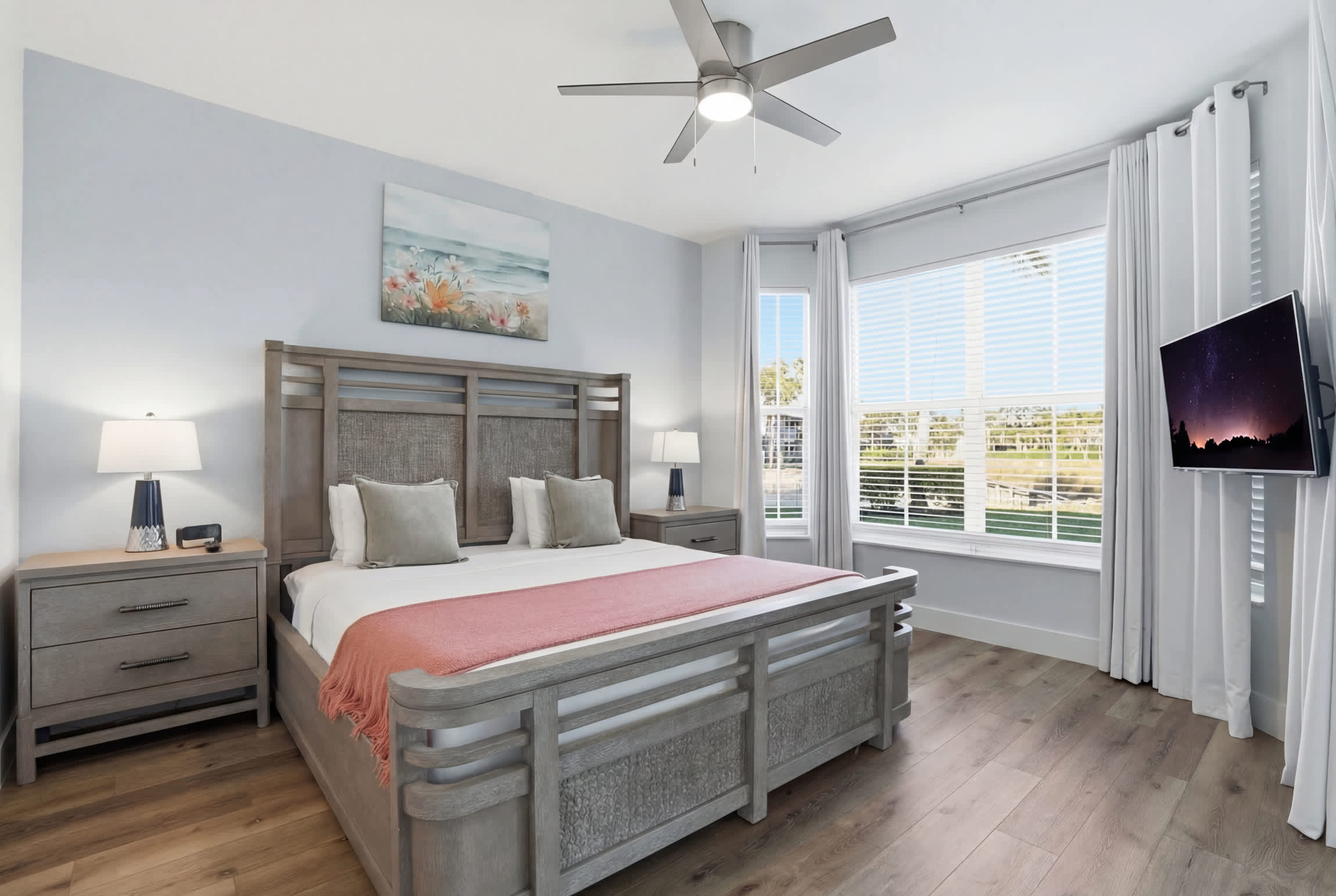 215 First Floor Sleeps 4 Landscape View | Photo 3