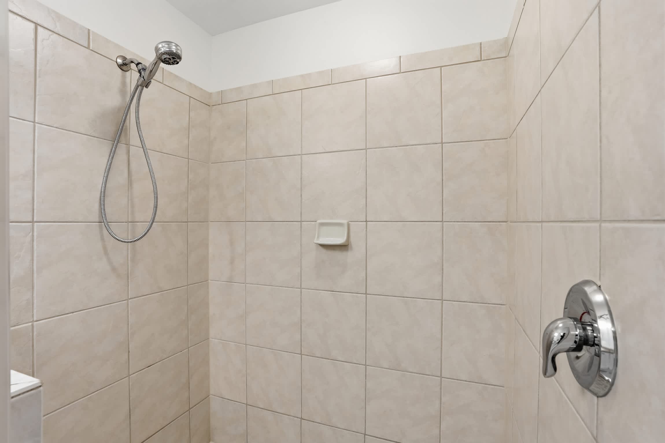 215 First Floor Sleeps 4 Landscape View | Photo 24