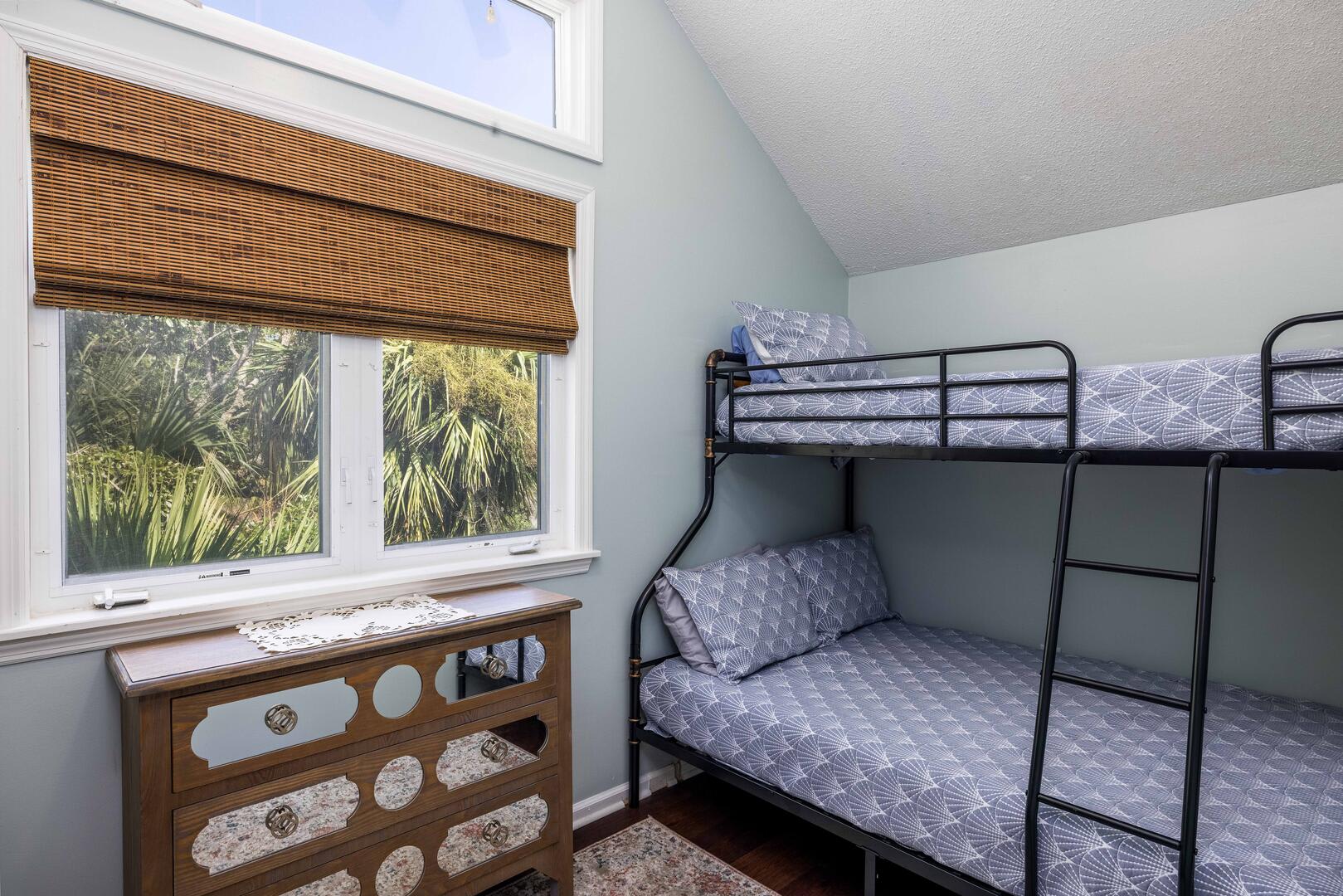 Bunk Room with Twin over Full Bunkbed