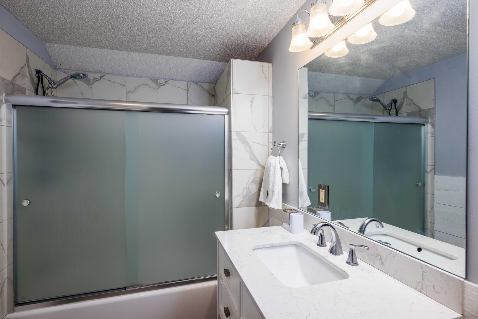 Full En Suite Bathroom for Bunkroom