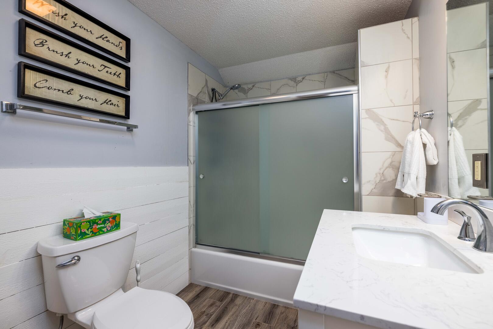 Full En Suite Bathroom for Bunkroom