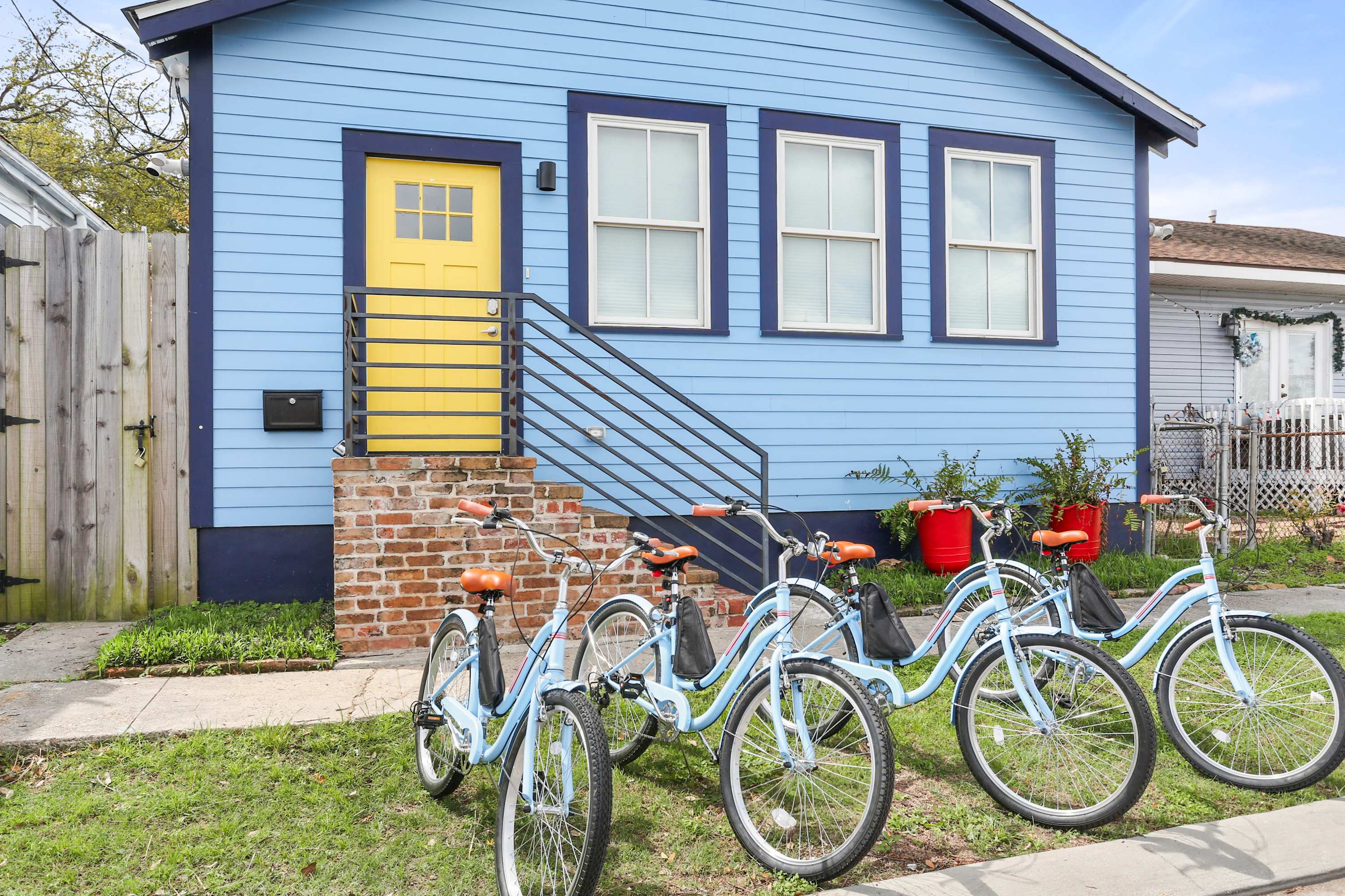 Stylish Retreat Along Greenway - Tranquil Oasis With Modern Comfort - New Orleans, LA