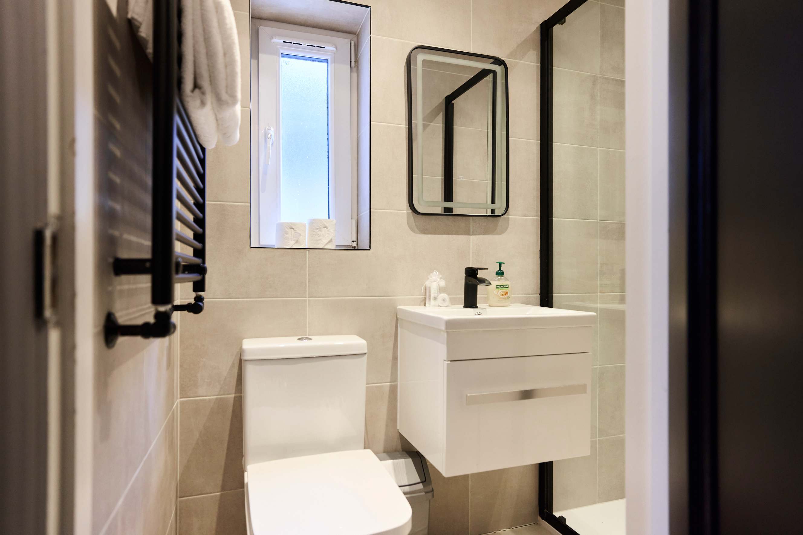The Gallery House on Grayling in Grayling Road 30 N16 0BT - Property image 44 - VivreStays