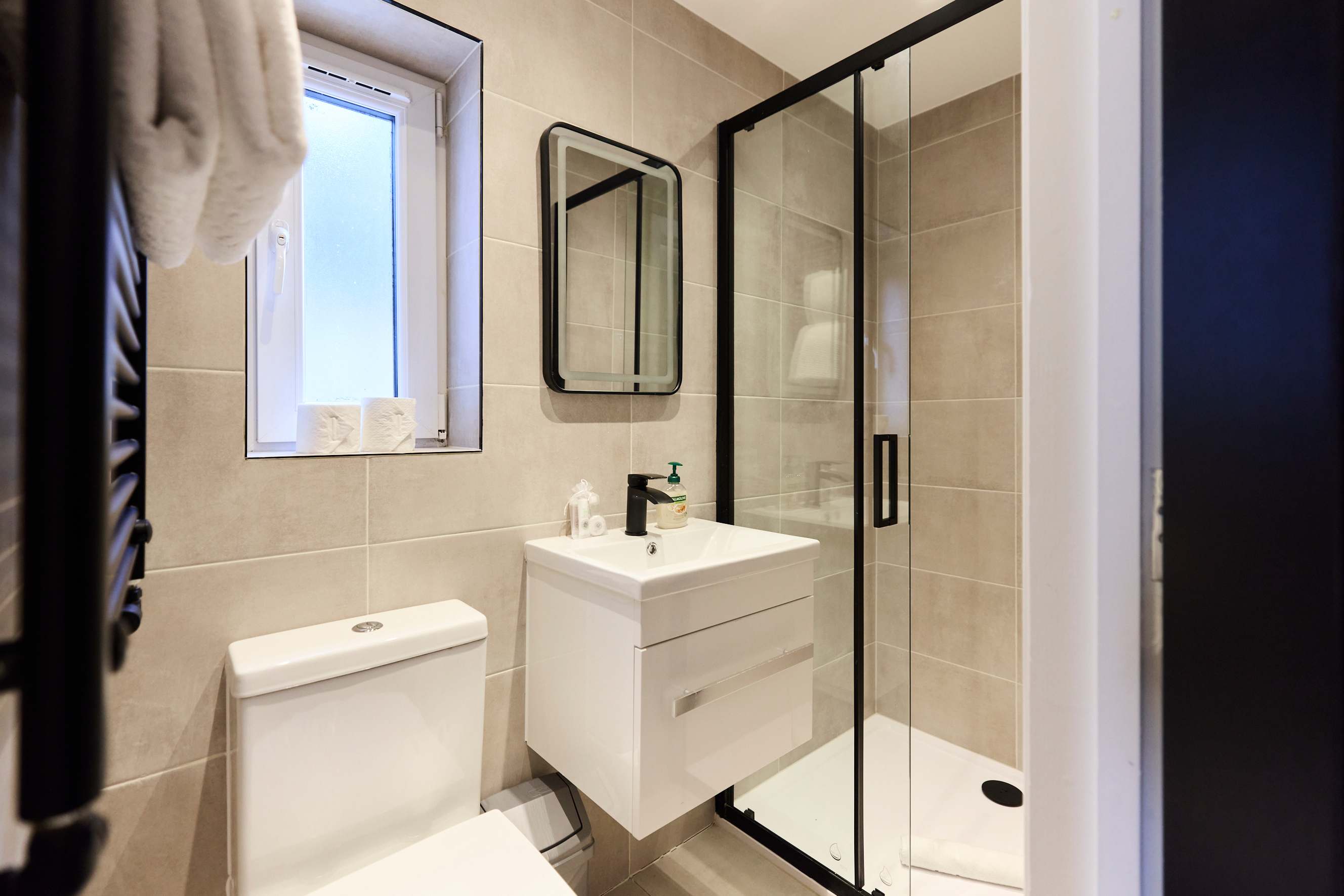 The Gallery House on Grayling in Grayling Road 30 N16 0BT - Property image 12 - VivreStays