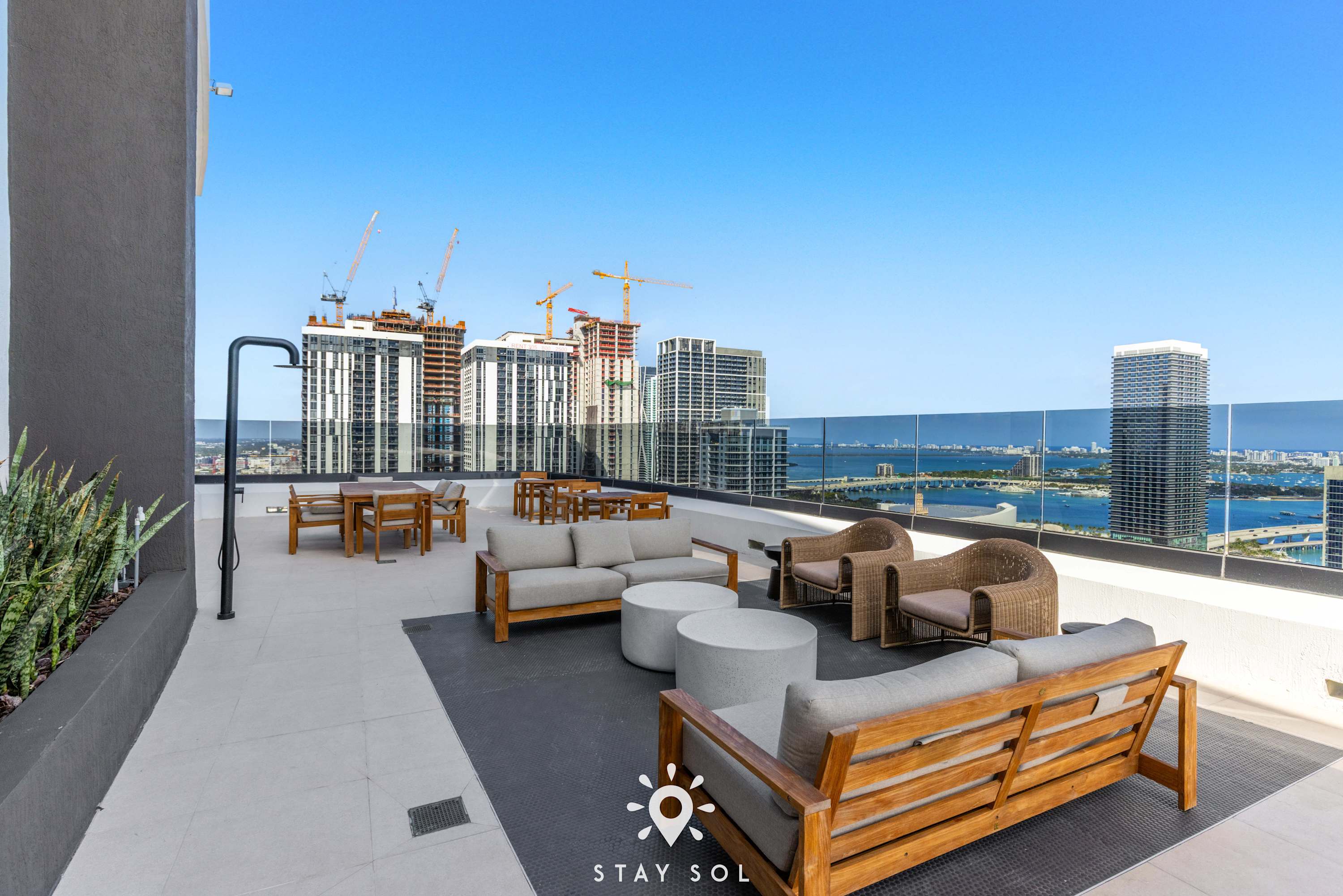 2BR Corner View with Free Parking