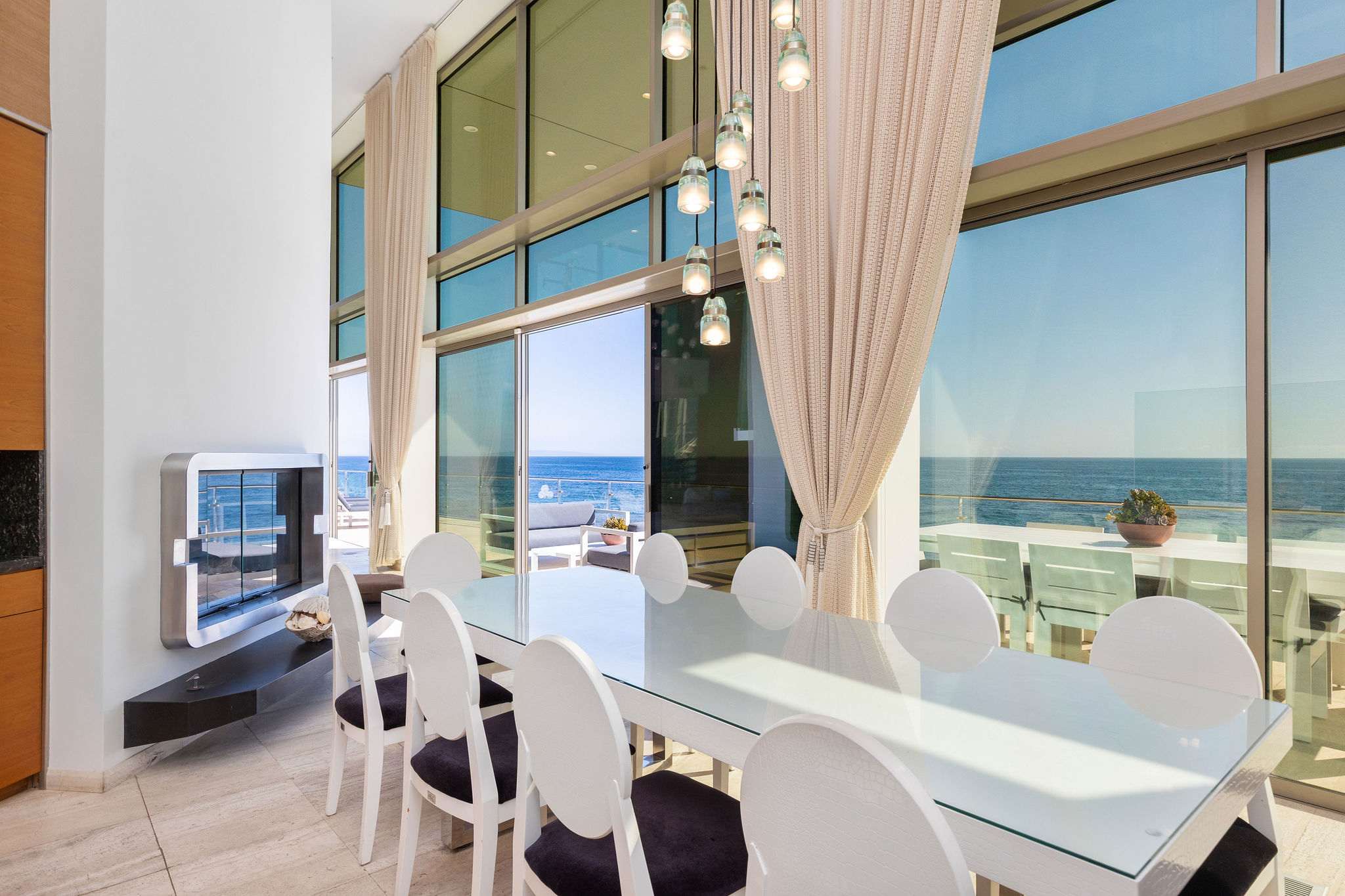 Dining space overlooking Malibu’s Pacific coastline.