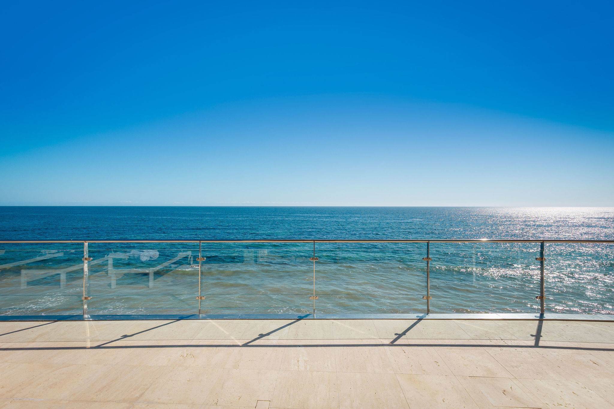 Uninterrupted Pacific horizon views along Malibu’s iconic shoreline.