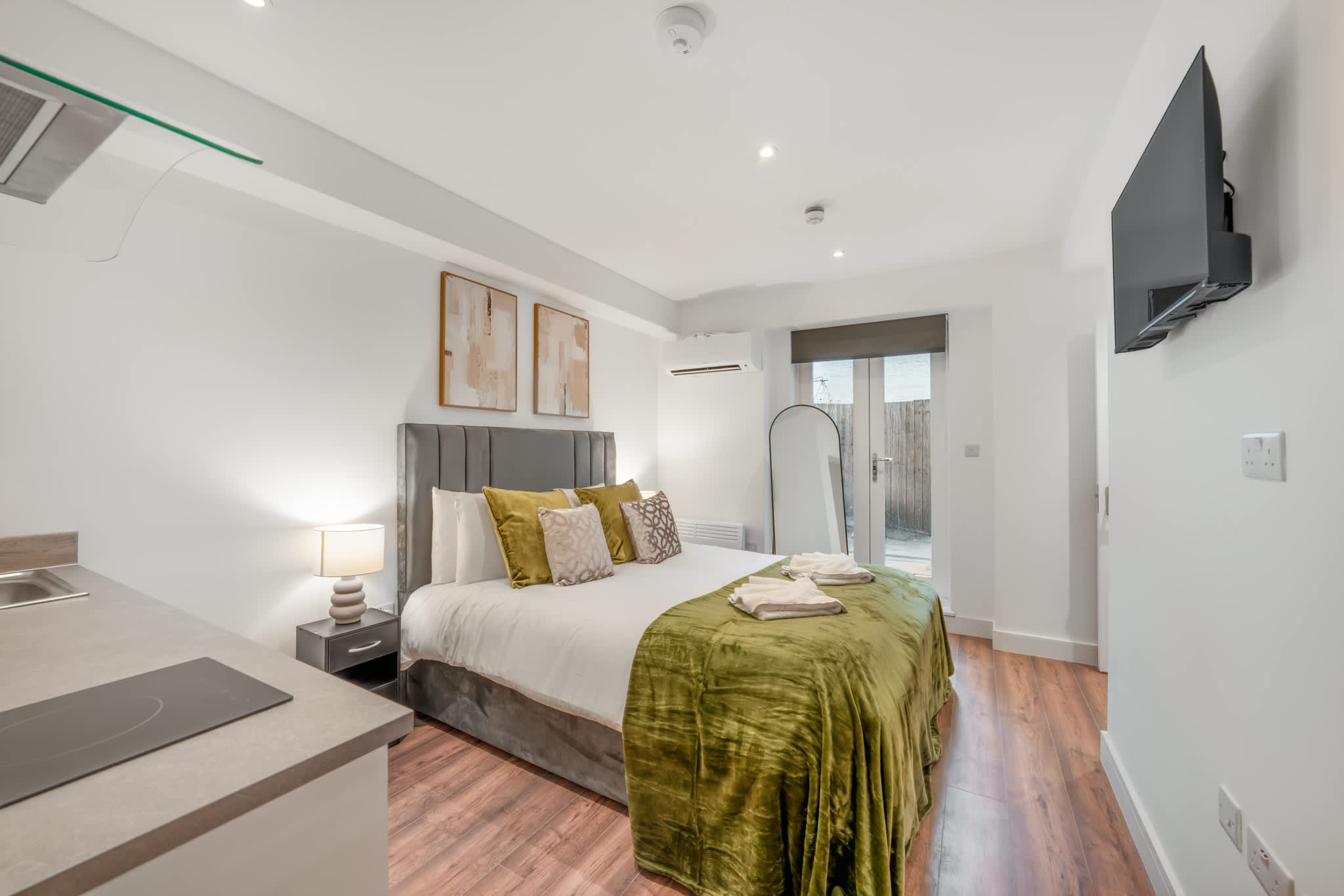 Standard Studio With Terrace In Knightsbridge in Beaufort Gardens SW3 1QH - Property image 2 - VivreStays