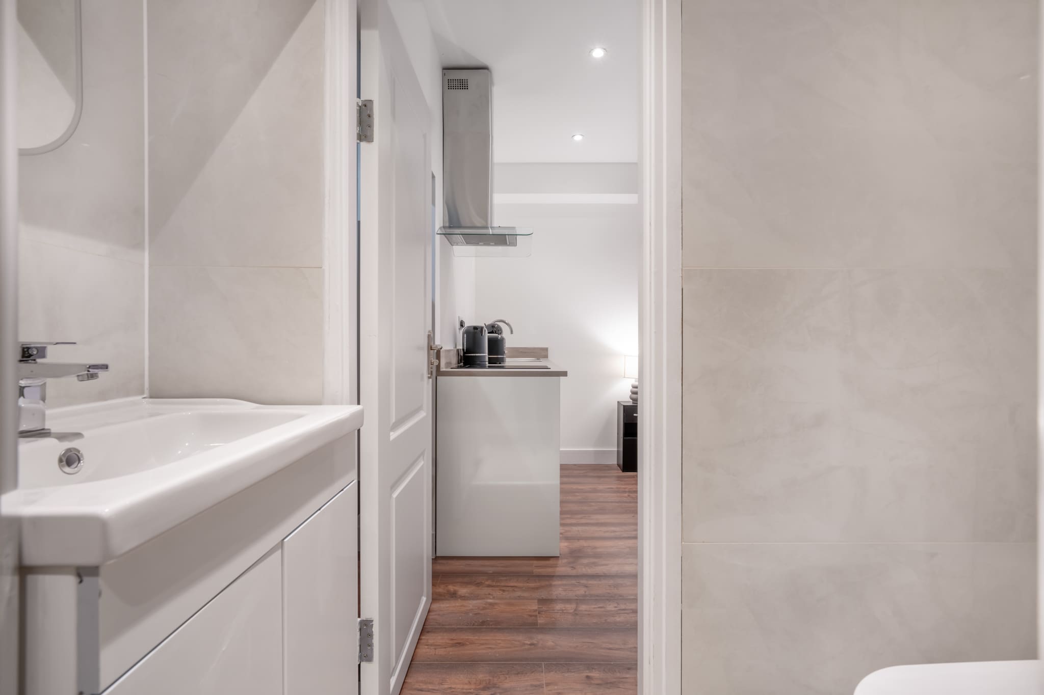 Standard Studio With Terrace In Knightsbridge in Beaufort Gardens SW3 1QH - Property image 8 - VivreStays