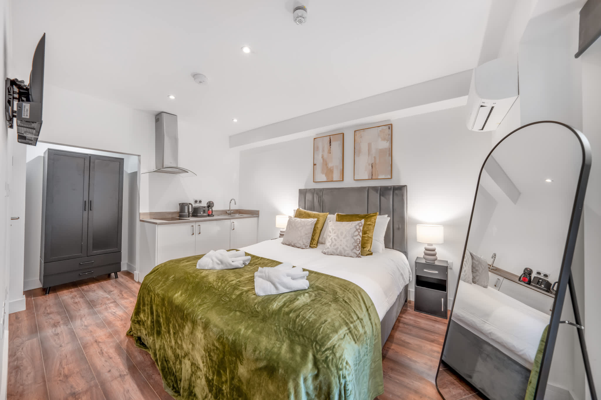 Standard Studio With Terrace In Knightsbridge in Beaufort Gardens SW3 1QH - Property image 6 - VivreStays