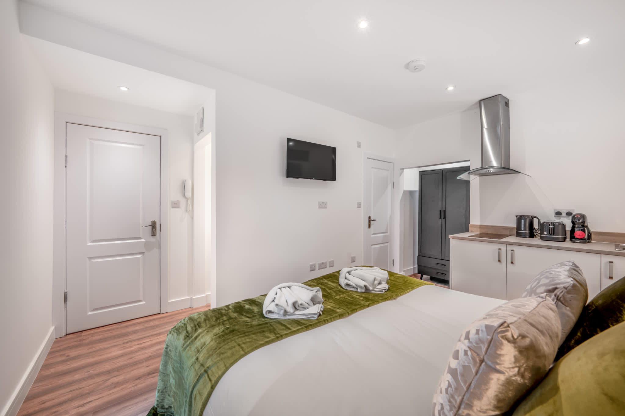Standard Studio With Terrace In Knightsbridge in Beaufort Gardens SW3 1QH - Property image 3 - VivreStays