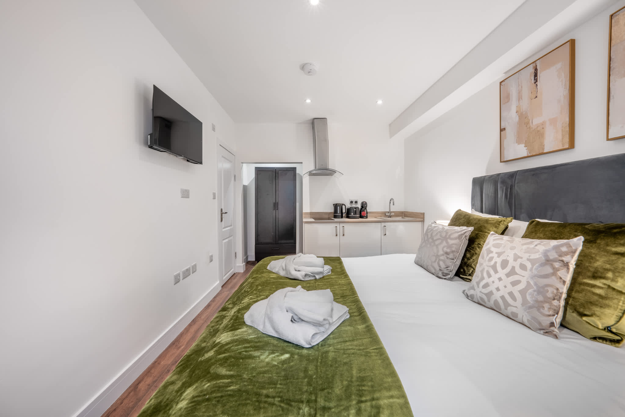 Standard Studio With Terrace In Knightsbridge in Beaufort Gardens SW3 1QH - Property image 5 - VivreStays