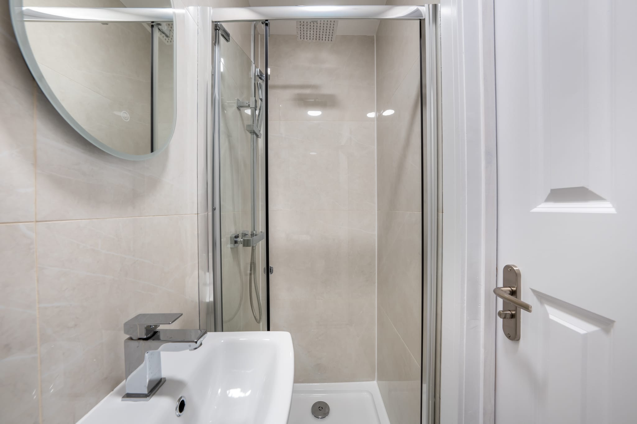 View Deluxe Ground Floor Studio in Knightsbridge in Beaufort Gardens SW3 1QH Deluxe Ground Floor Studio in Knightsbridge in Beaufort Gardens SW3 1QH - Property image 5 - VivreStays