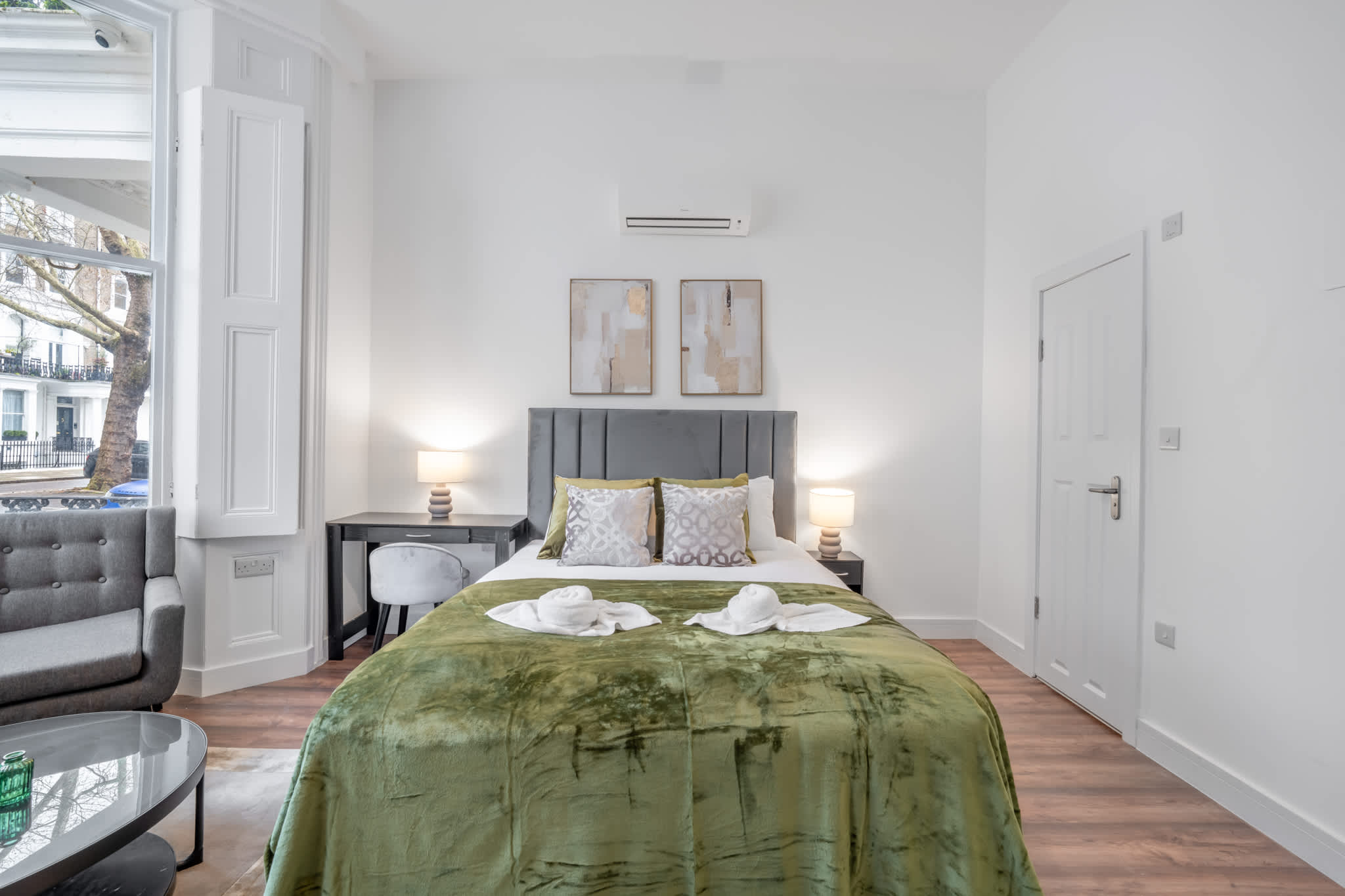 View Deluxe Ground Floor Studio in Knightsbridge in Beaufort Gardens SW3 1QH Deluxe Ground Floor Studio in Knightsbridge in Beaufort Gardens SW3 1QH - Property image 6 - VivreStays