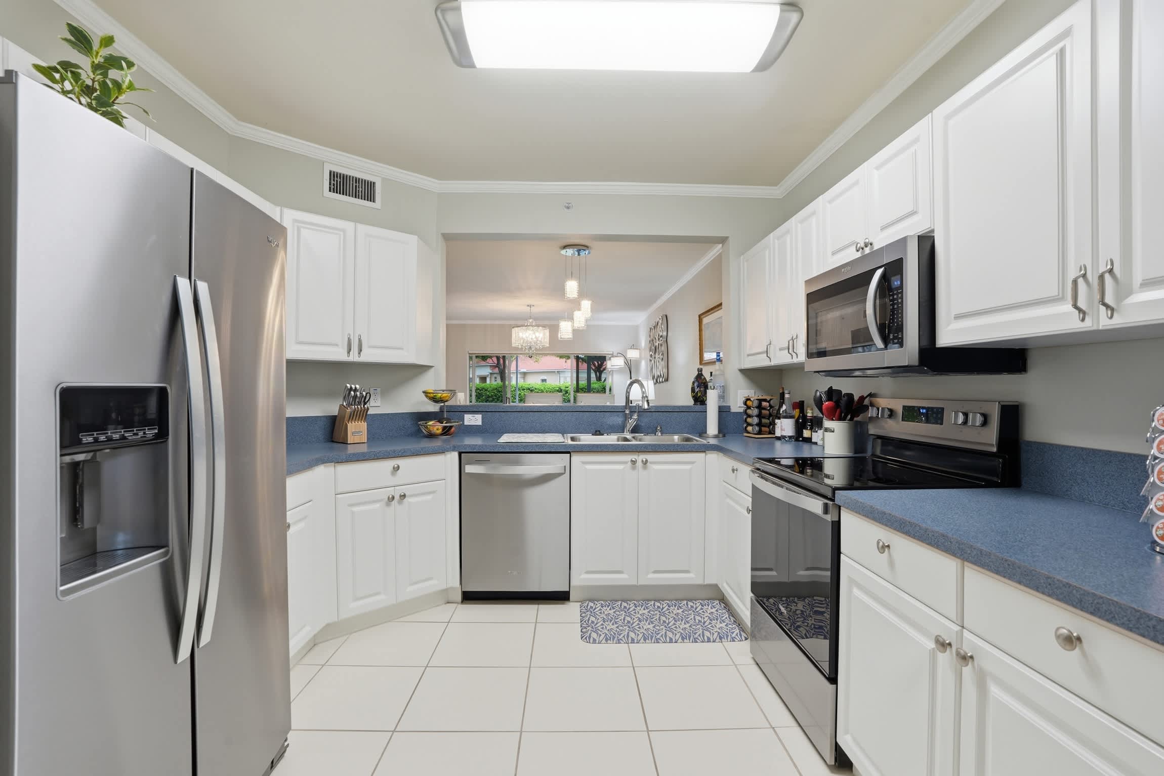 First Floor 2 BR Den Bright End Unit Near Downtown Naples | Photo 3