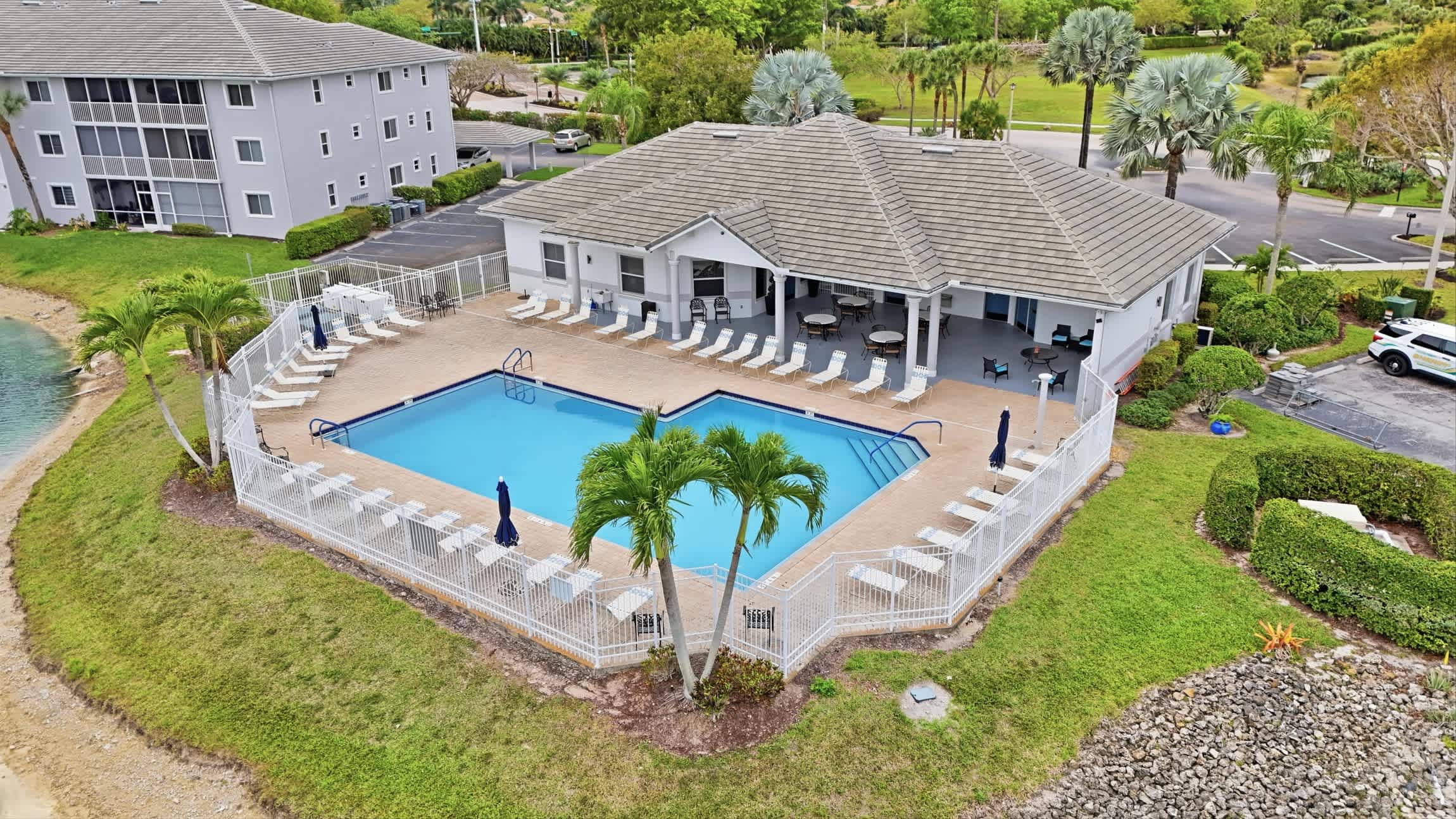 First Floor 2 BR Den Bright End Unit Near Downtown Naples | Photo 36