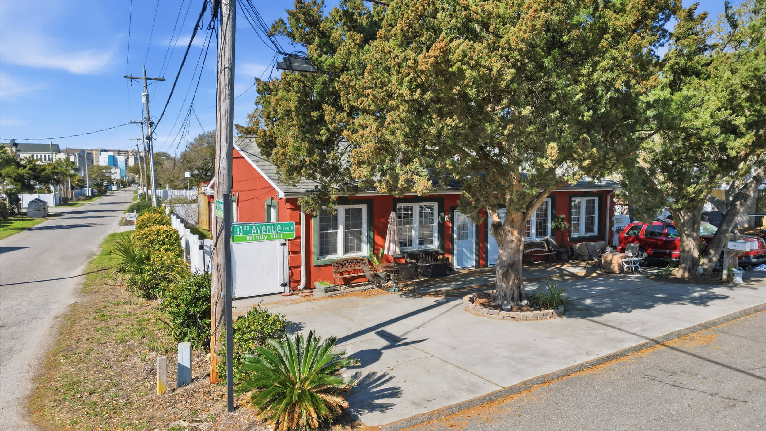 Sunny Beach Bungalow Pet Friendly Near Beach