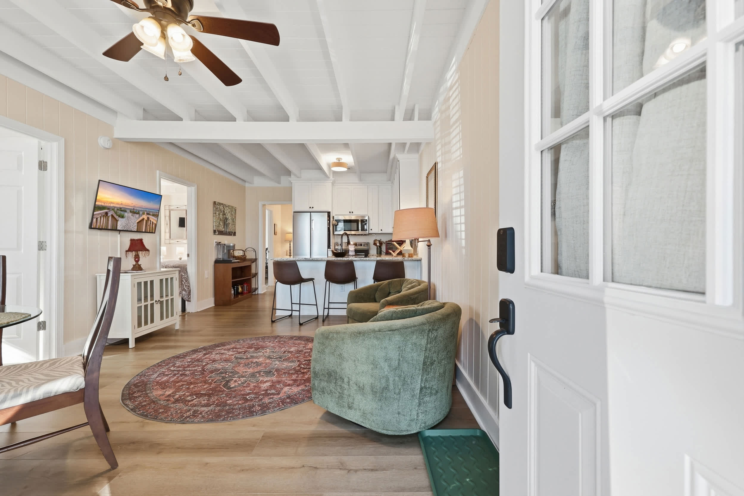 Sunny Beach Bungalow Pet Friendly Near Beach