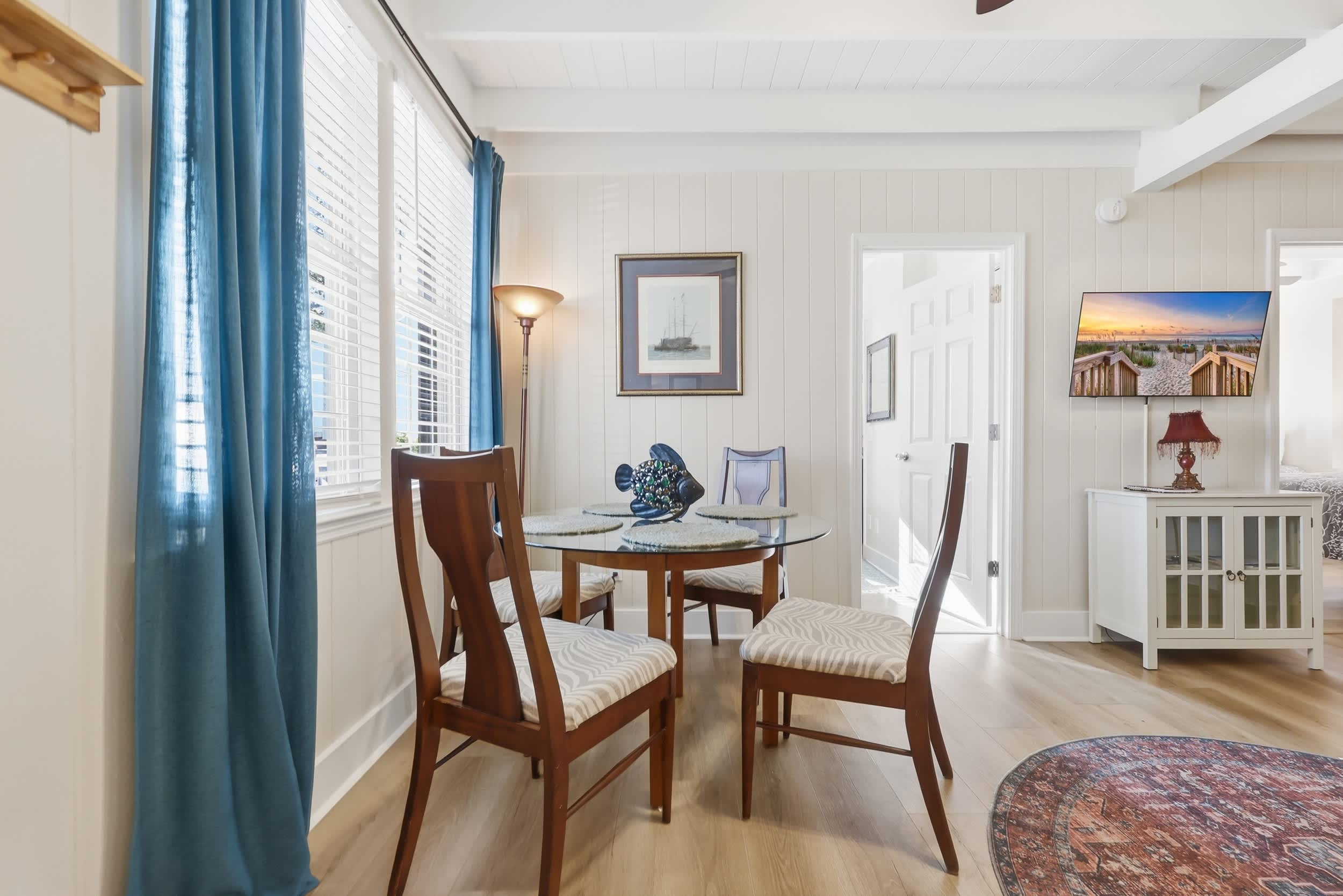 Sunny Beach Bungalow Pet Friendly Near Beach