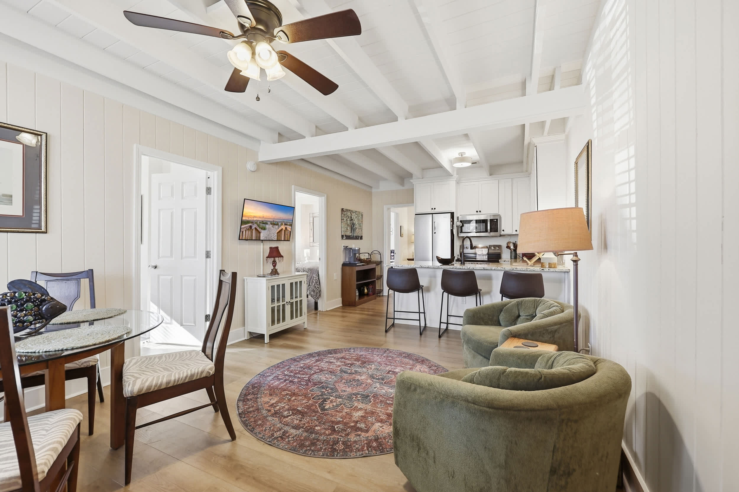 Sunny Beach Bungalow Pet Friendly Near Beach