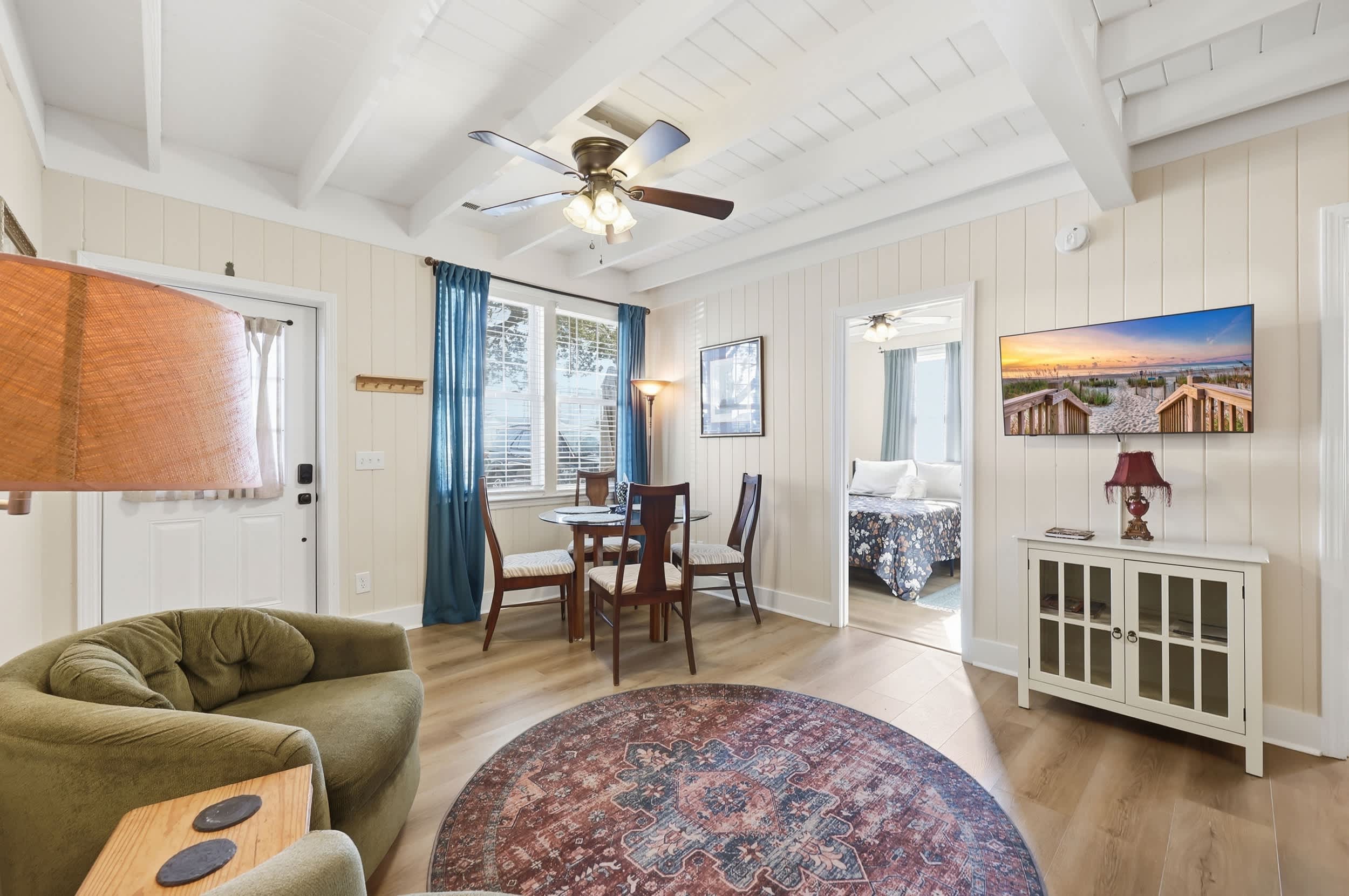 Sunny Beach Bungalow Pet Friendly Near Beach