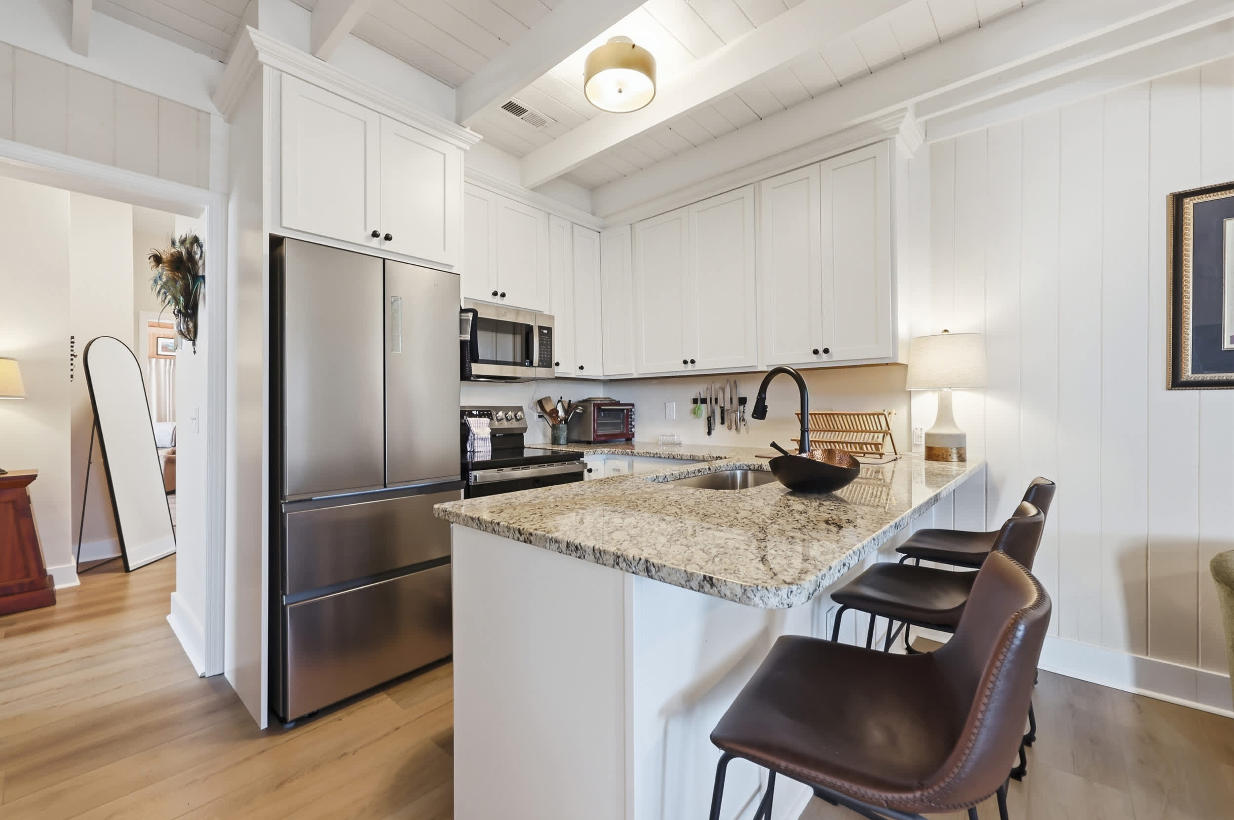 Sunny Beach Bungalow Pet Friendly Near Beach