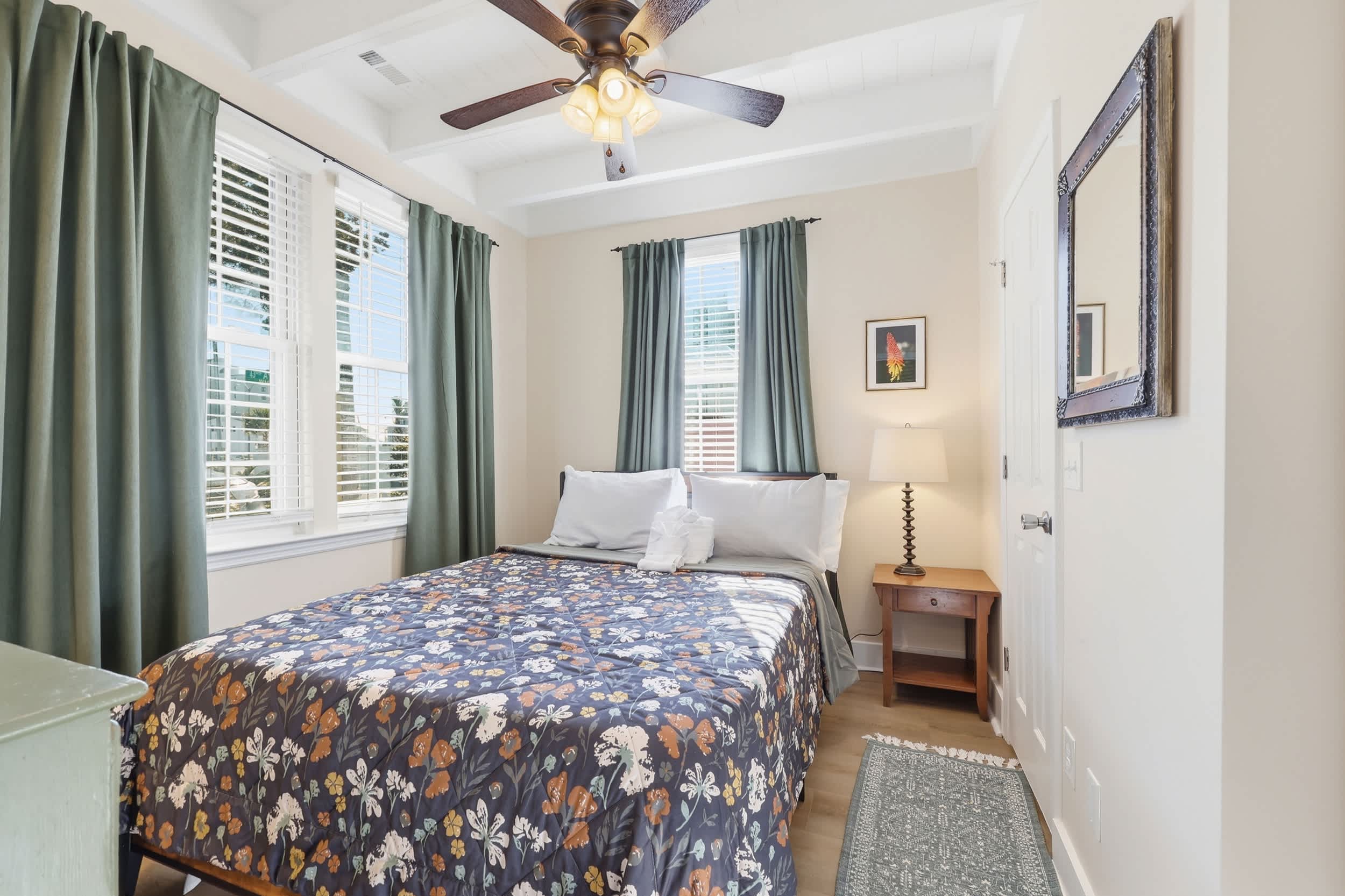 Sunny Beach Bungalow Pet Friendly Near Beach