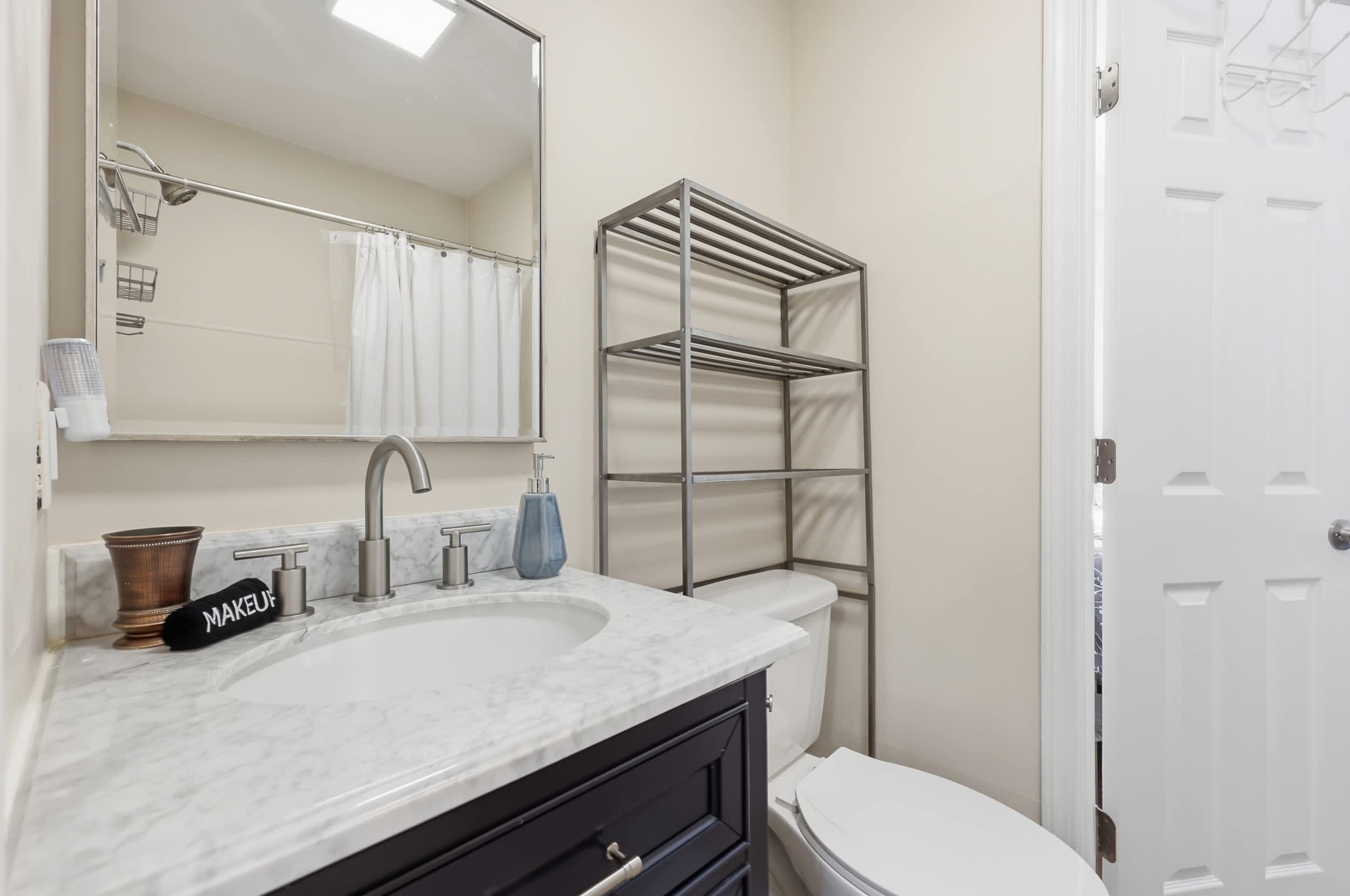 Sunny Beach Bungalow Pet Friendly Near Beach