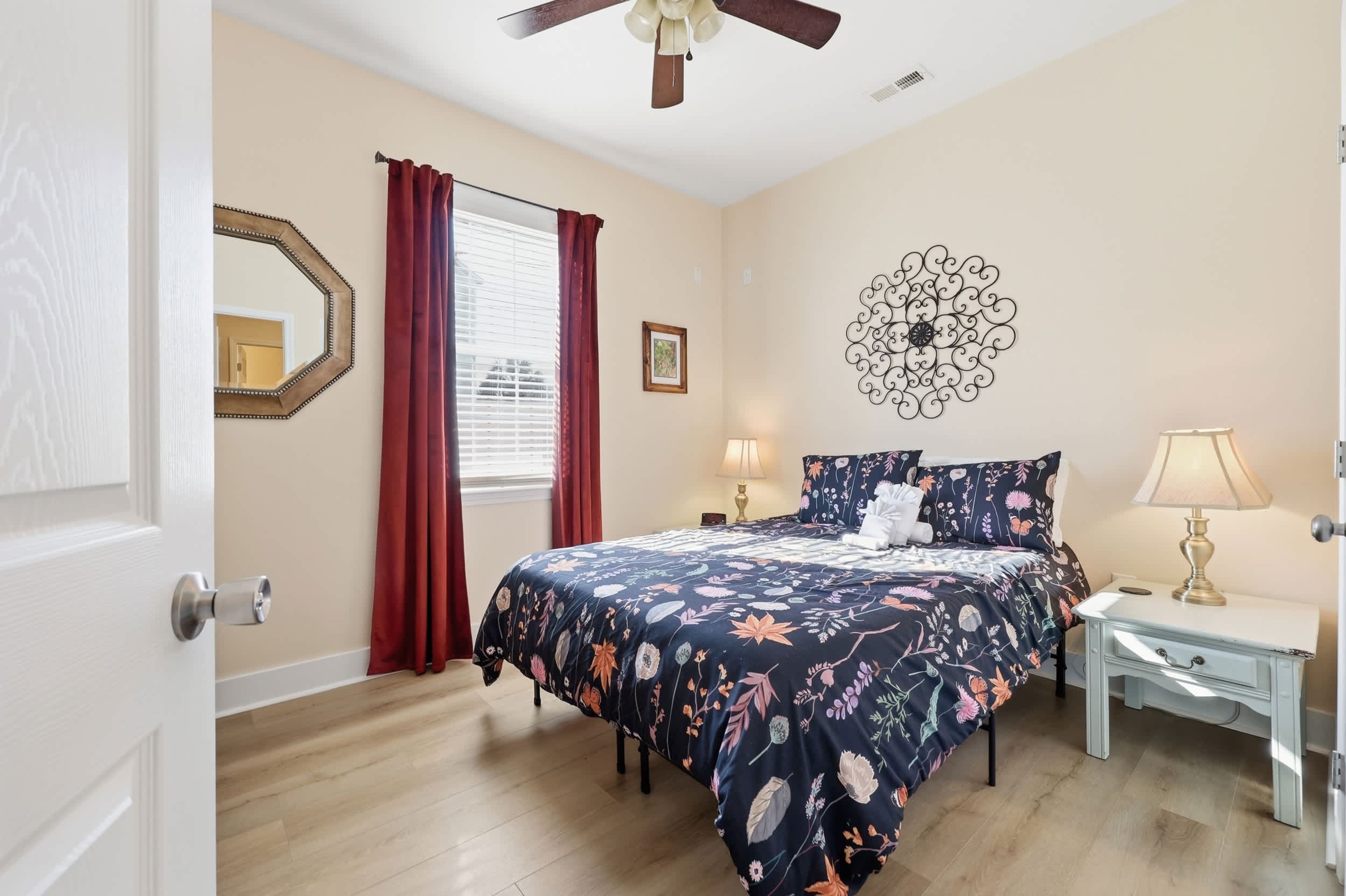 Sunny Beach Bungalow Pet Friendly Near Beach