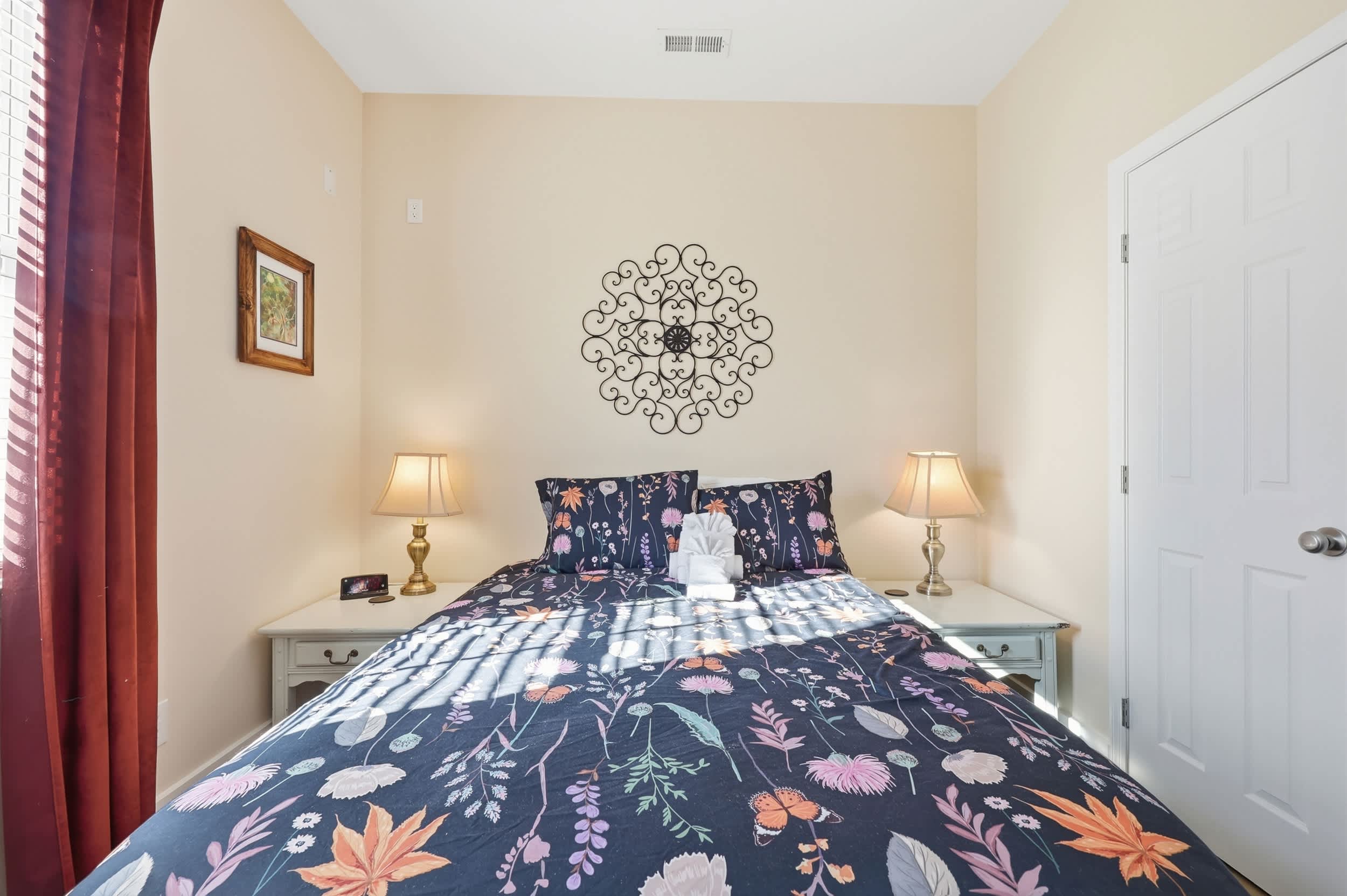 Sunny Beach Bungalow Pet Friendly Near Beach