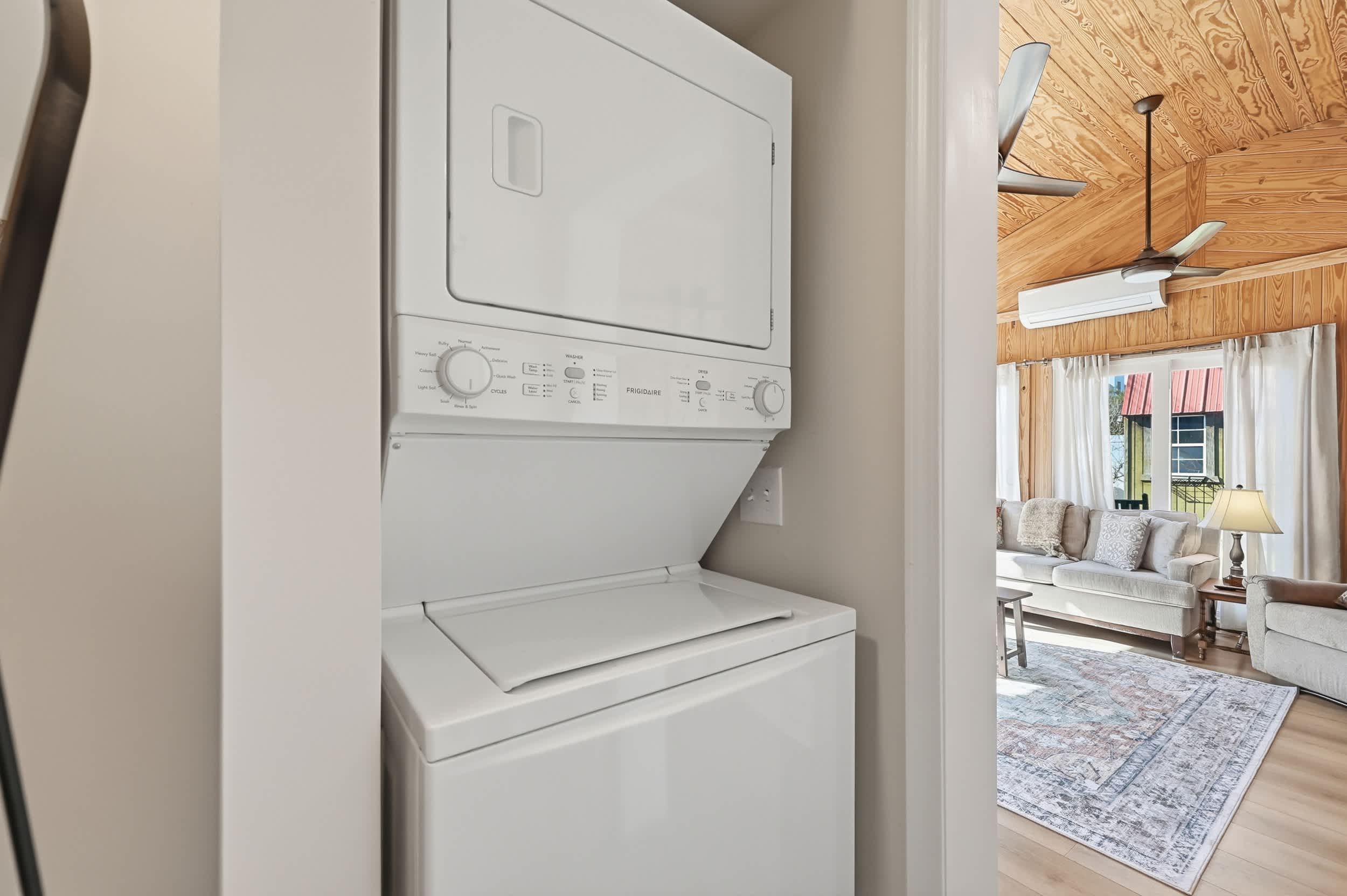 Sunny Beach Bungalow Pet Friendly Near Beach