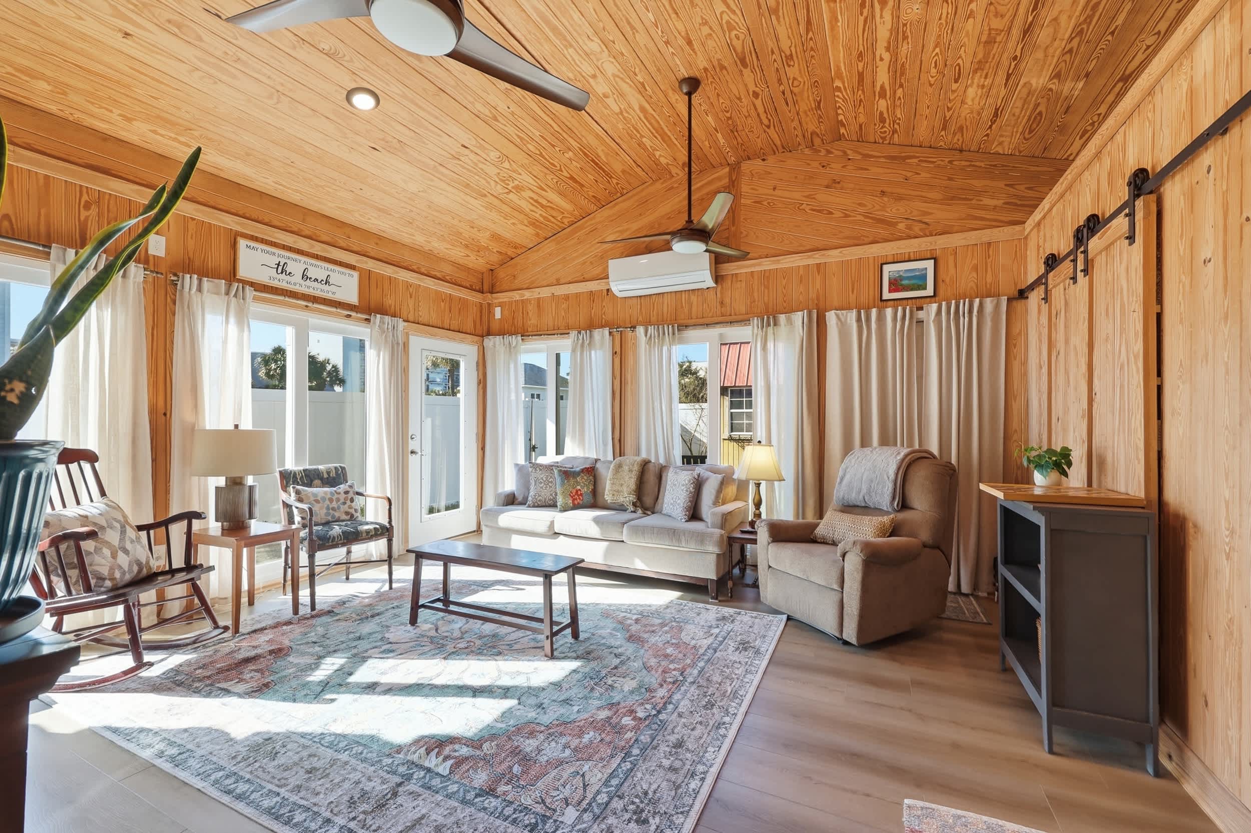 Sunny Beach Bungalow Pet Friendly Near Beach