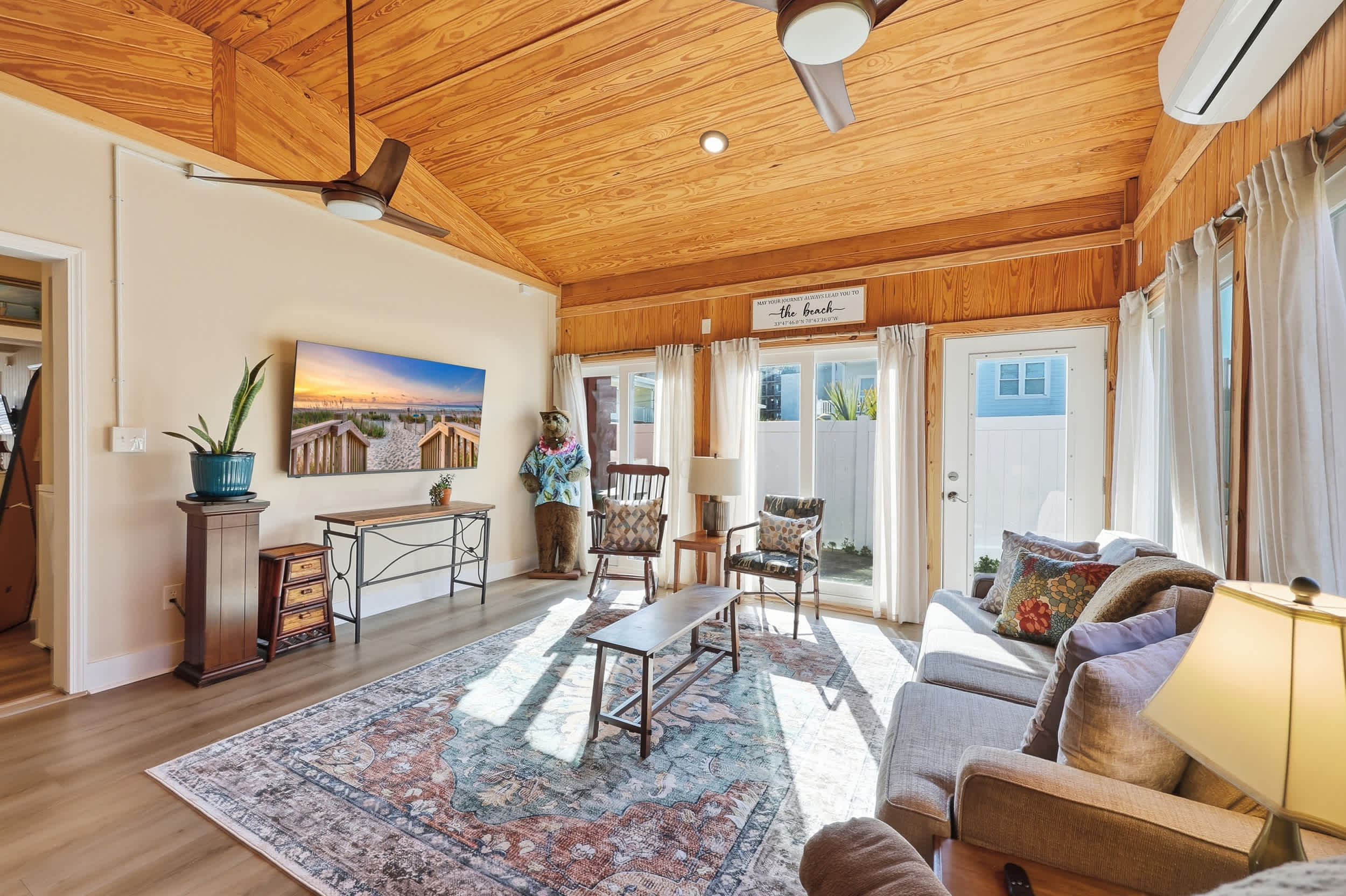 Sunny Beach Bungalow Pet Friendly Near Beach