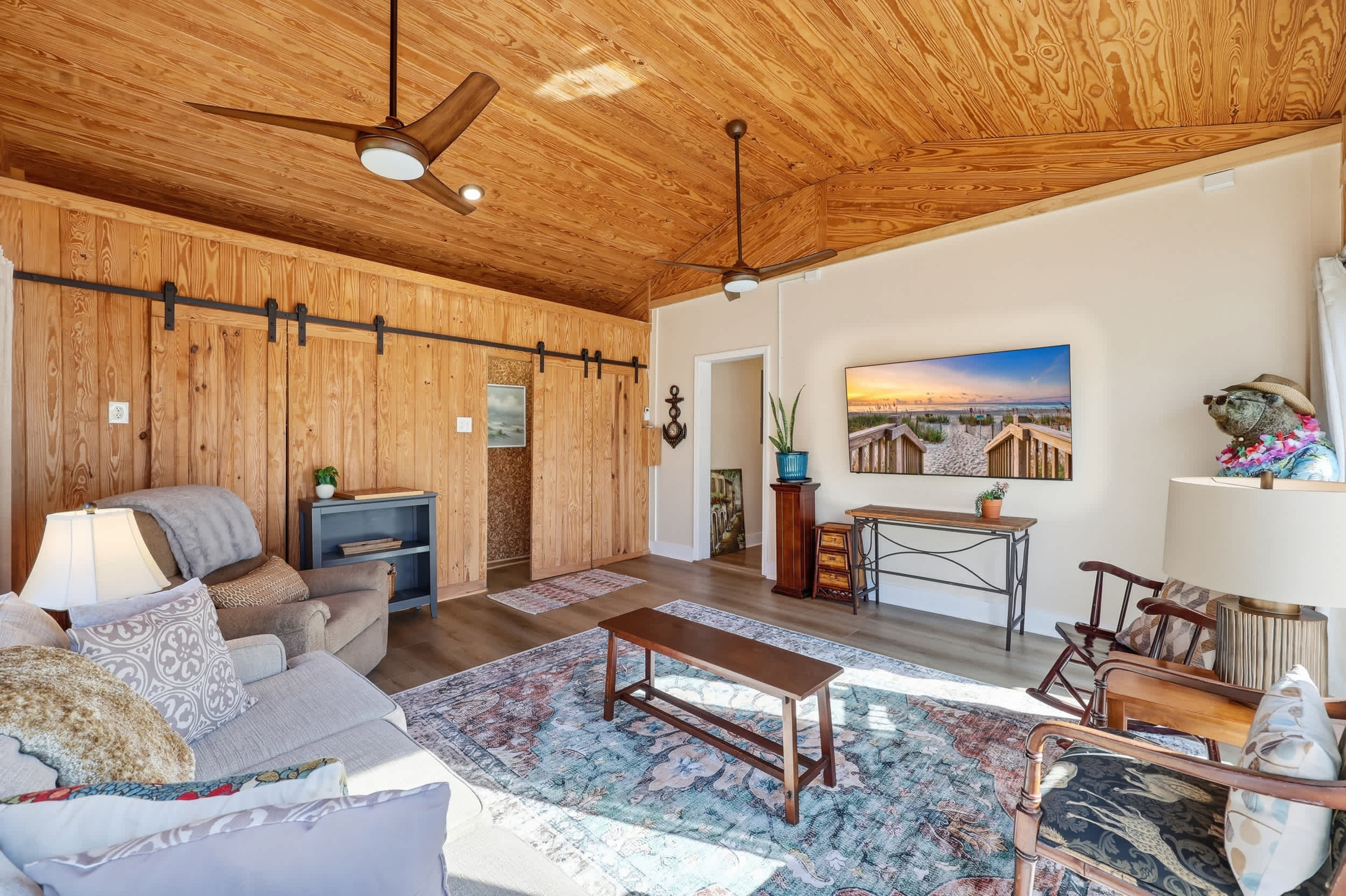 Sunny Beach Bungalow Pet Friendly Near Beach