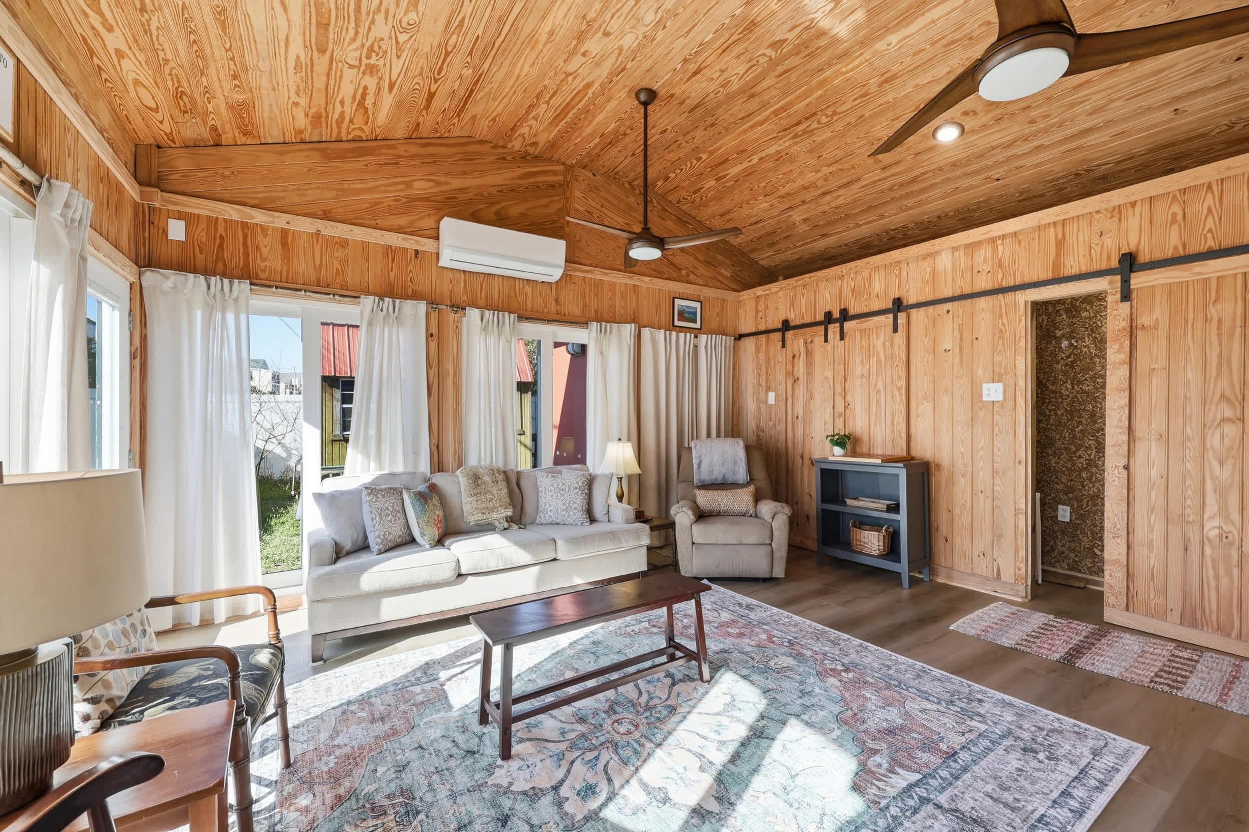 Sunny Beach Bungalow Pet Friendly Near Beach