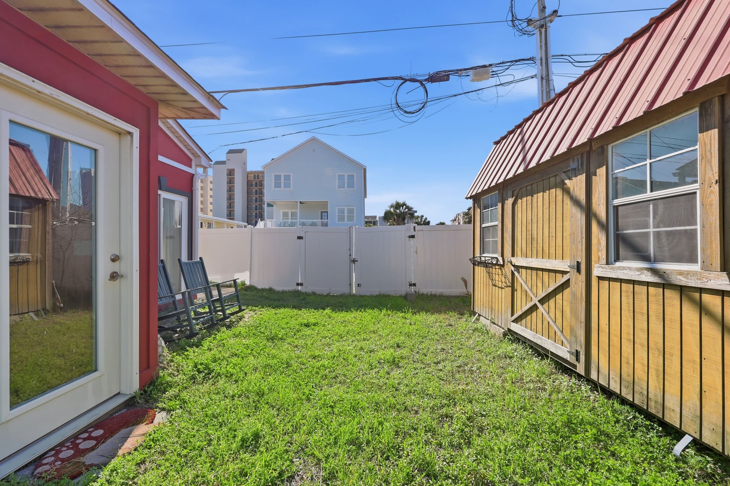 Sunny Beach Bungalow Pet Friendly Near Beach