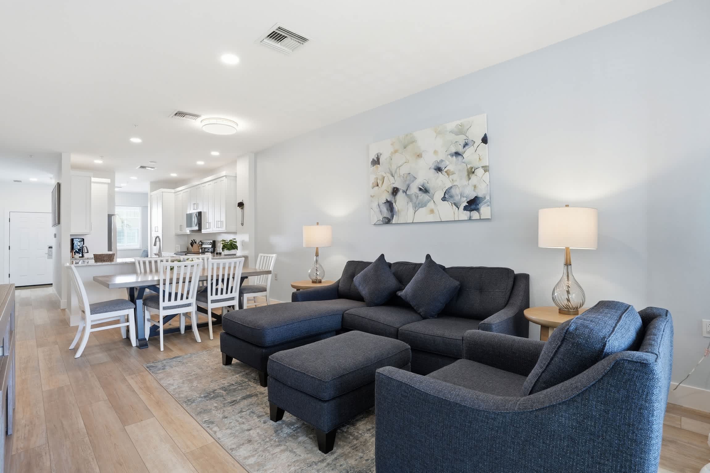 1226 Updated Sleeps 6 Close to Pool and Gym | Photo 14