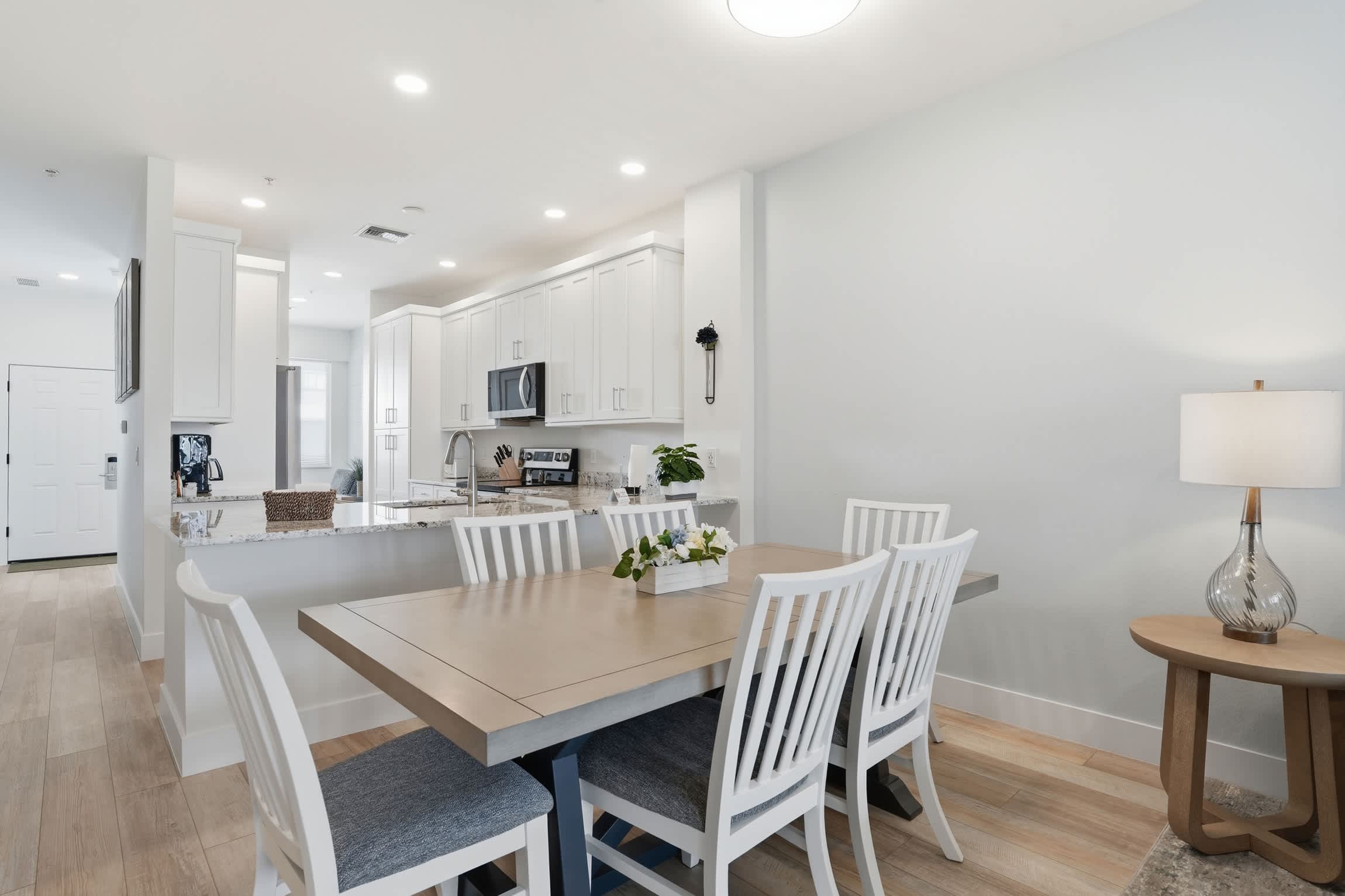 1226 Updated Sleeps 6 Close to Pool and Gym | Photo 20