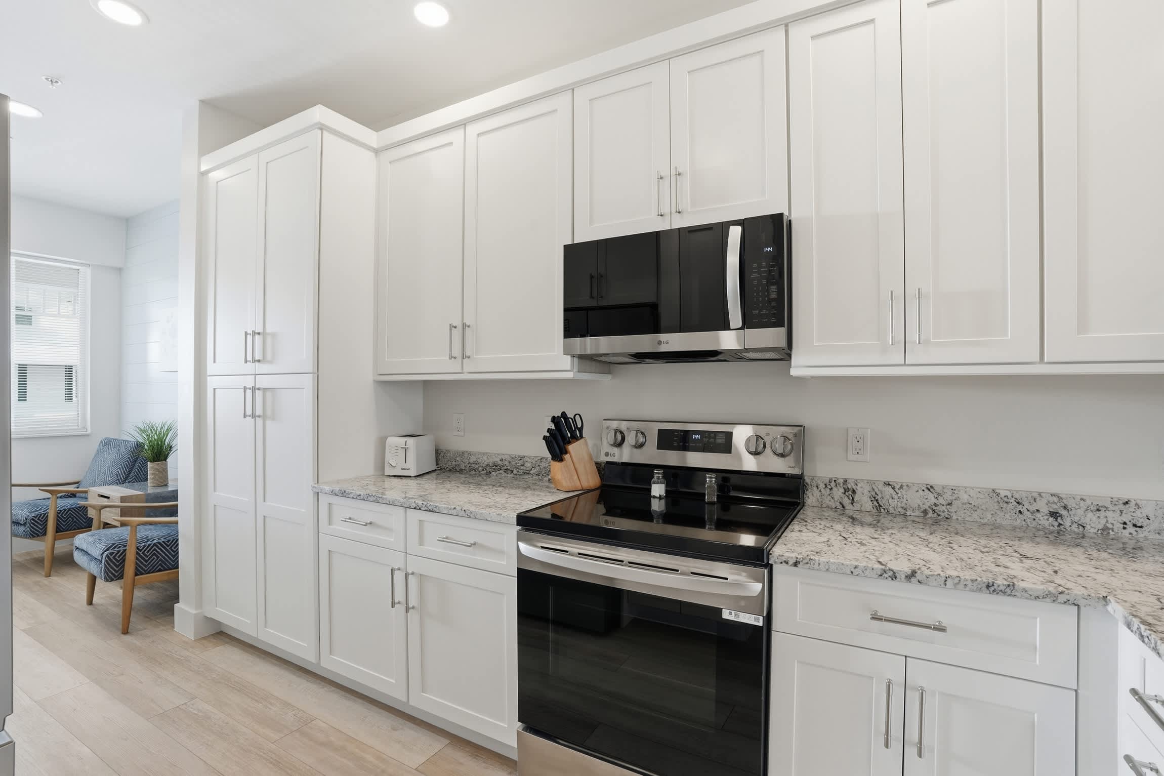 1226 Updated Sleeps 6 Close to Pool and Gym | Photo 17