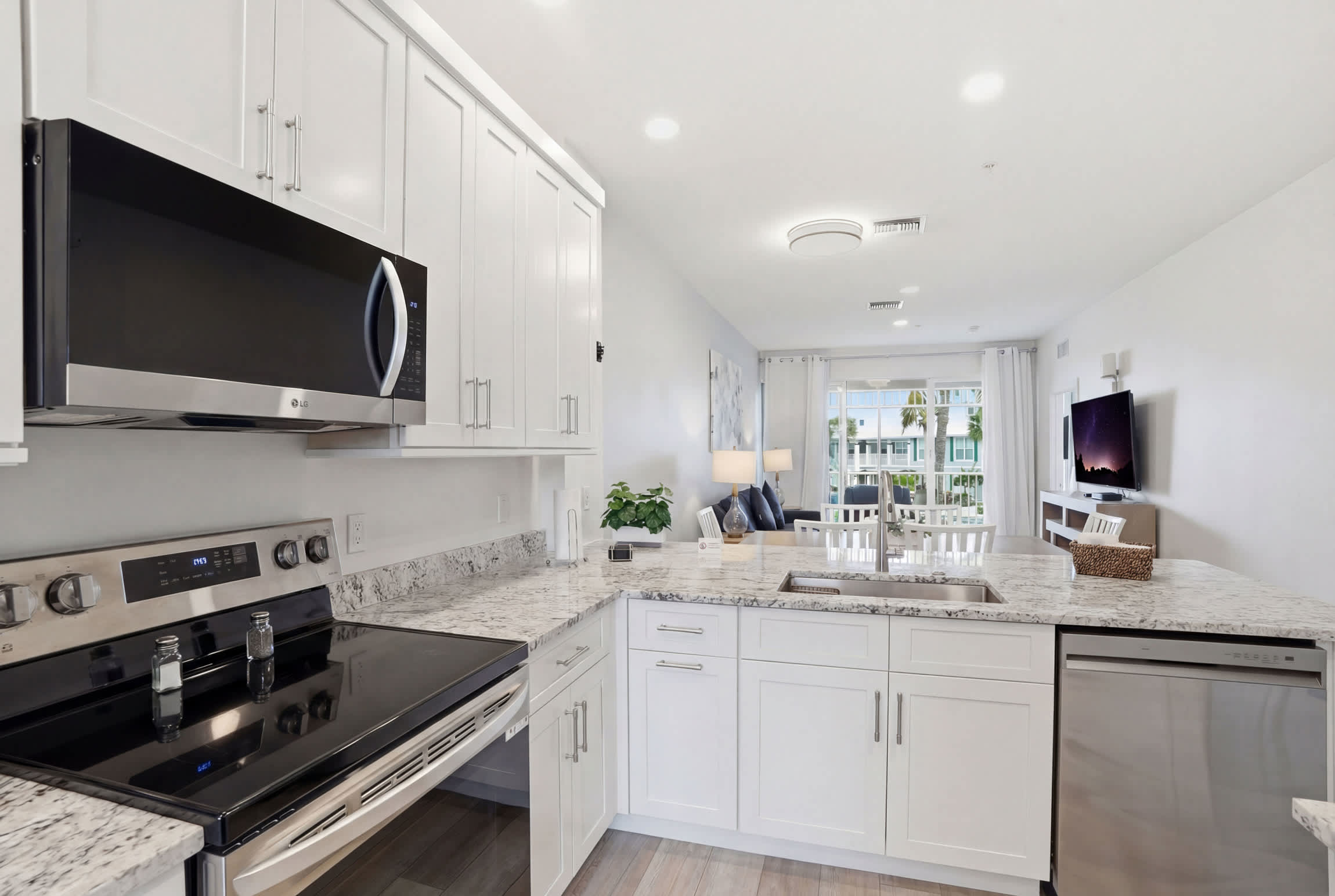 1226 Updated Sleeps 6 Close to Pool and Gym | Photo 15