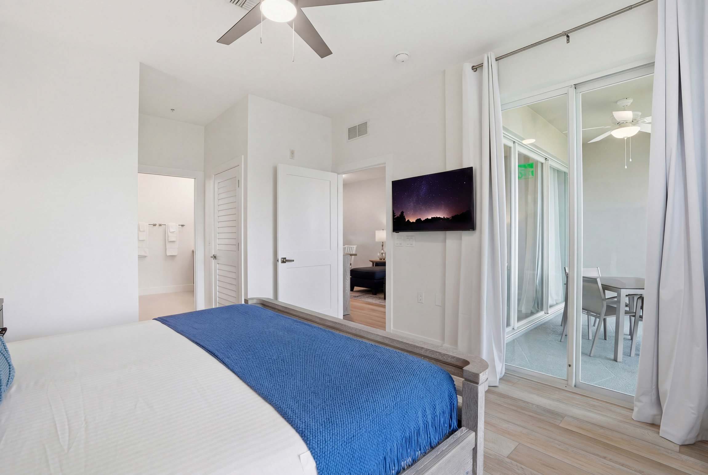 1226 Updated Sleeps 6 Close to Pool and Gym | Photo 24