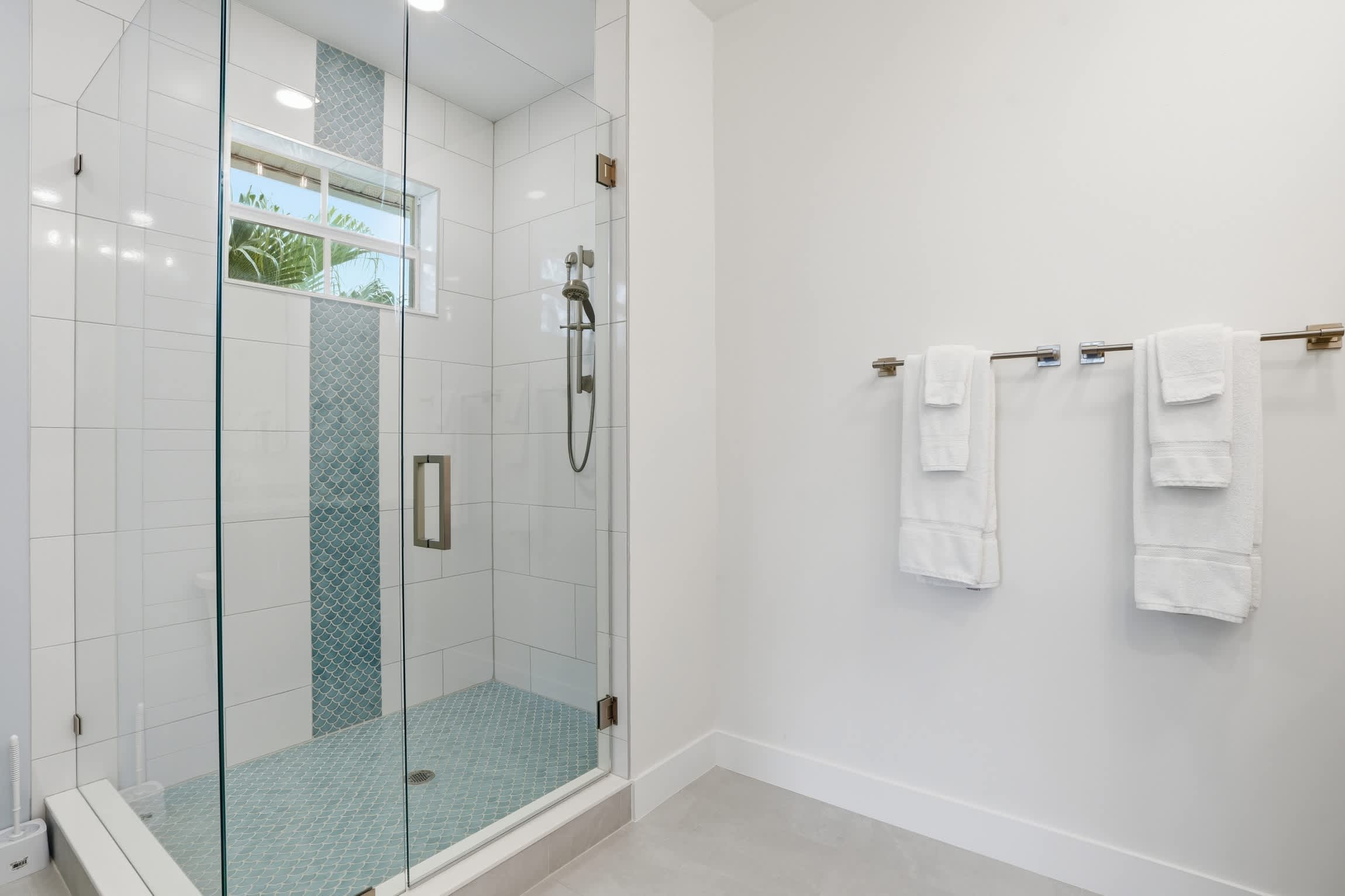 1226 Updated Sleeps 6 Close to Pool and Gym | Photo 27