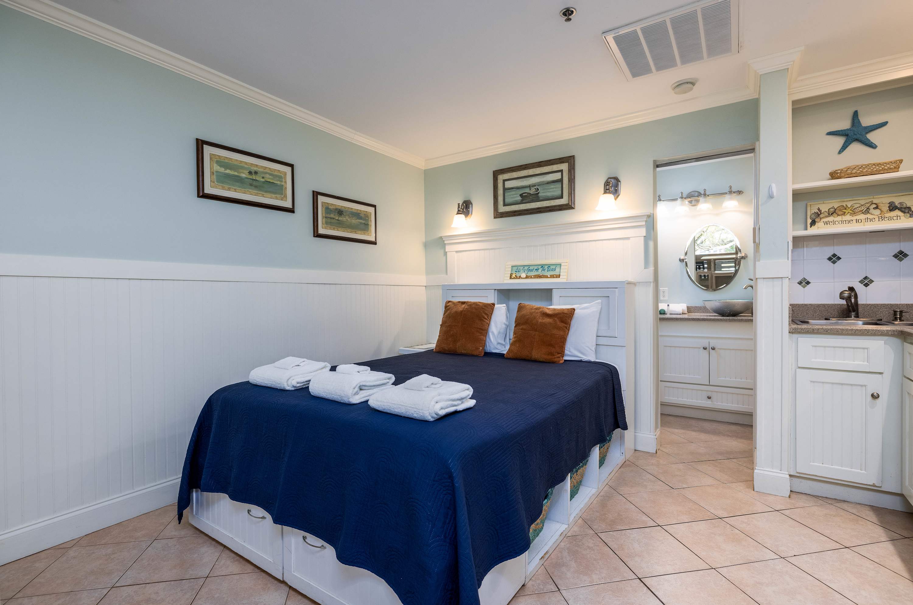 527 Sunsuite | Photo 2